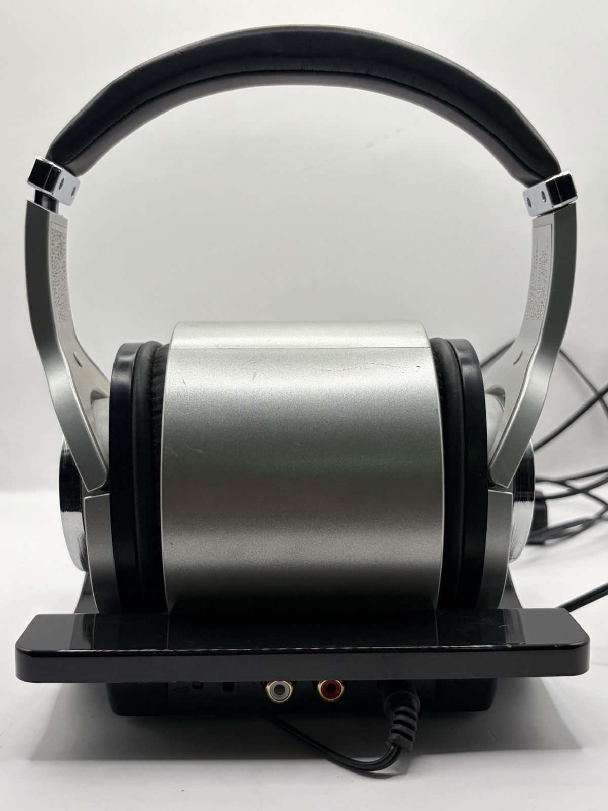 Radio Shack 2.4 GHz Digital Wireless Headphones MODEL #33-103 Turns On FOR PARTS