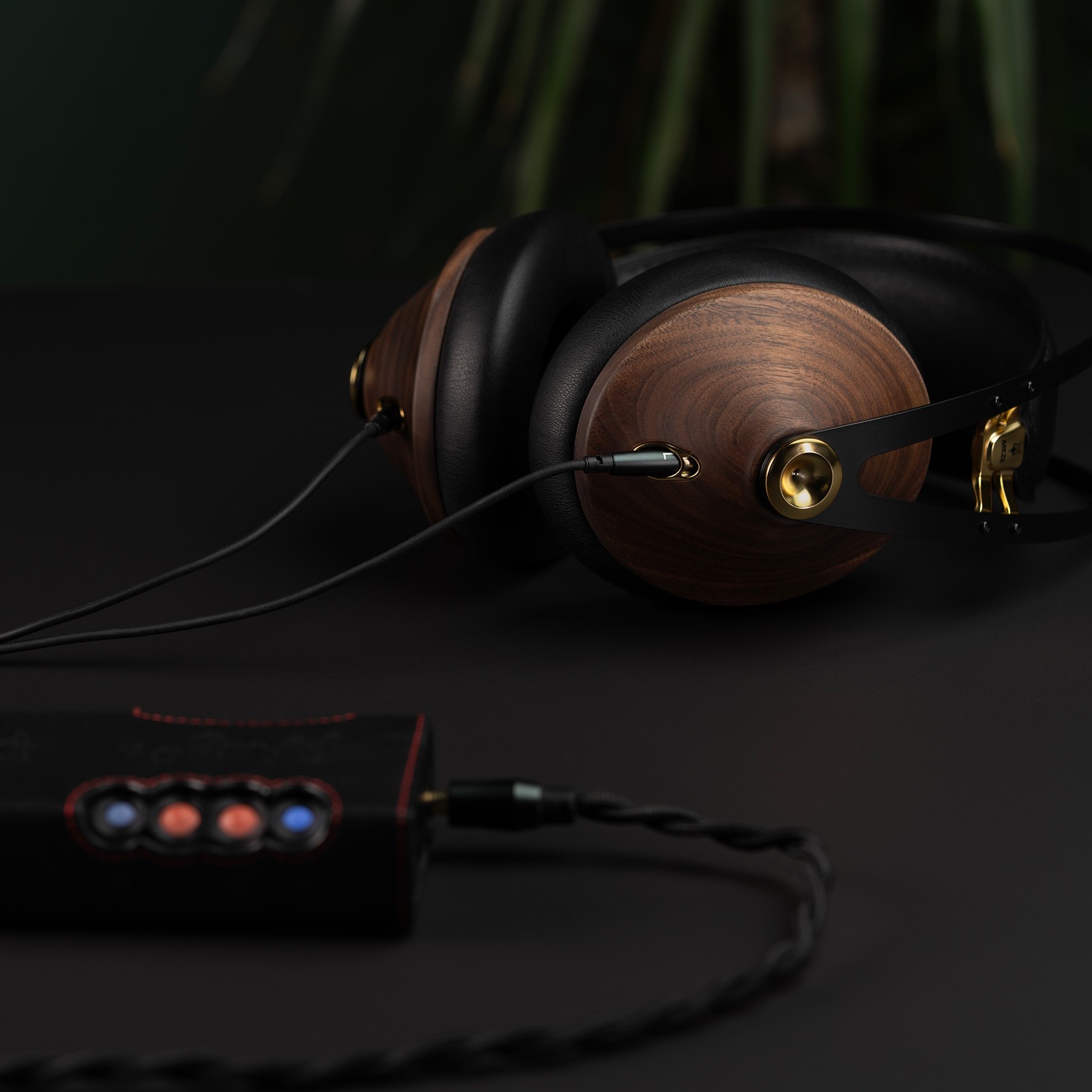 Meze Audio 99 Classics 2nd GEN – Stereo Headphone, Walnut (DEMO)