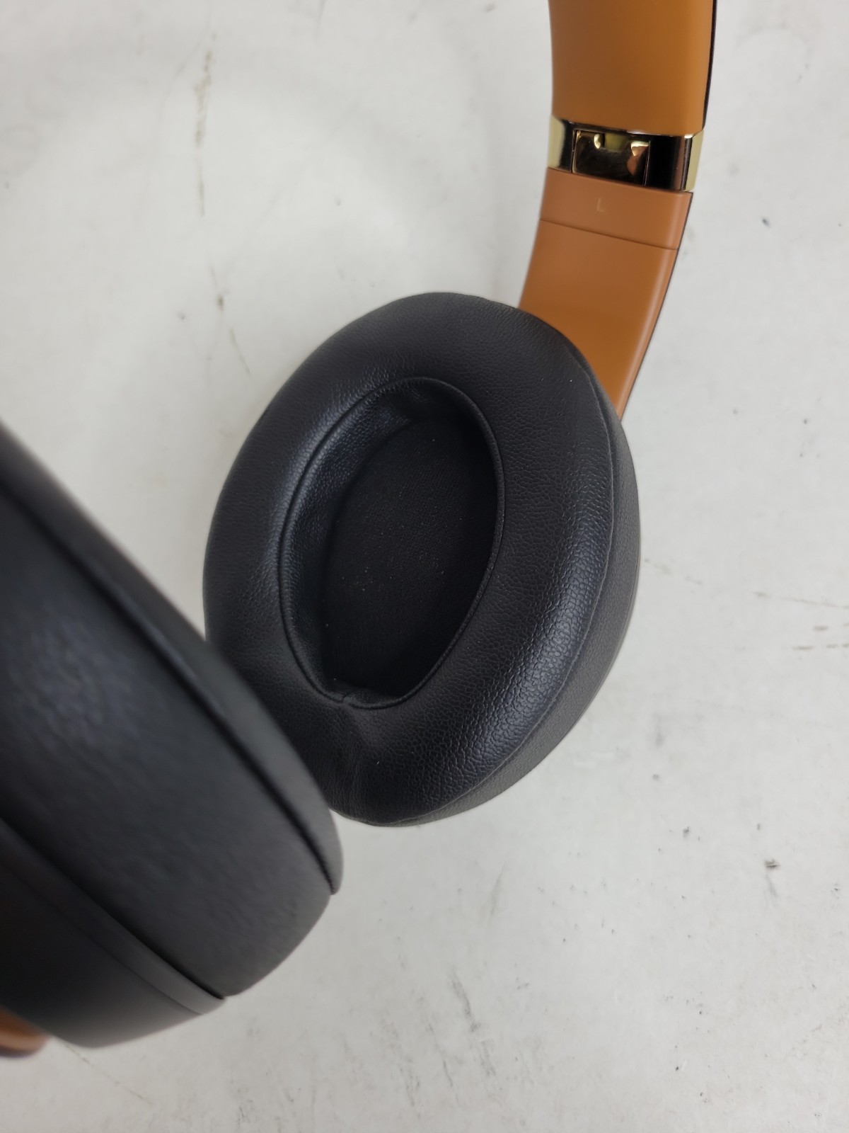 Beats Studio 3 Wireless Headphones – Skyline Collection – Midnight Black