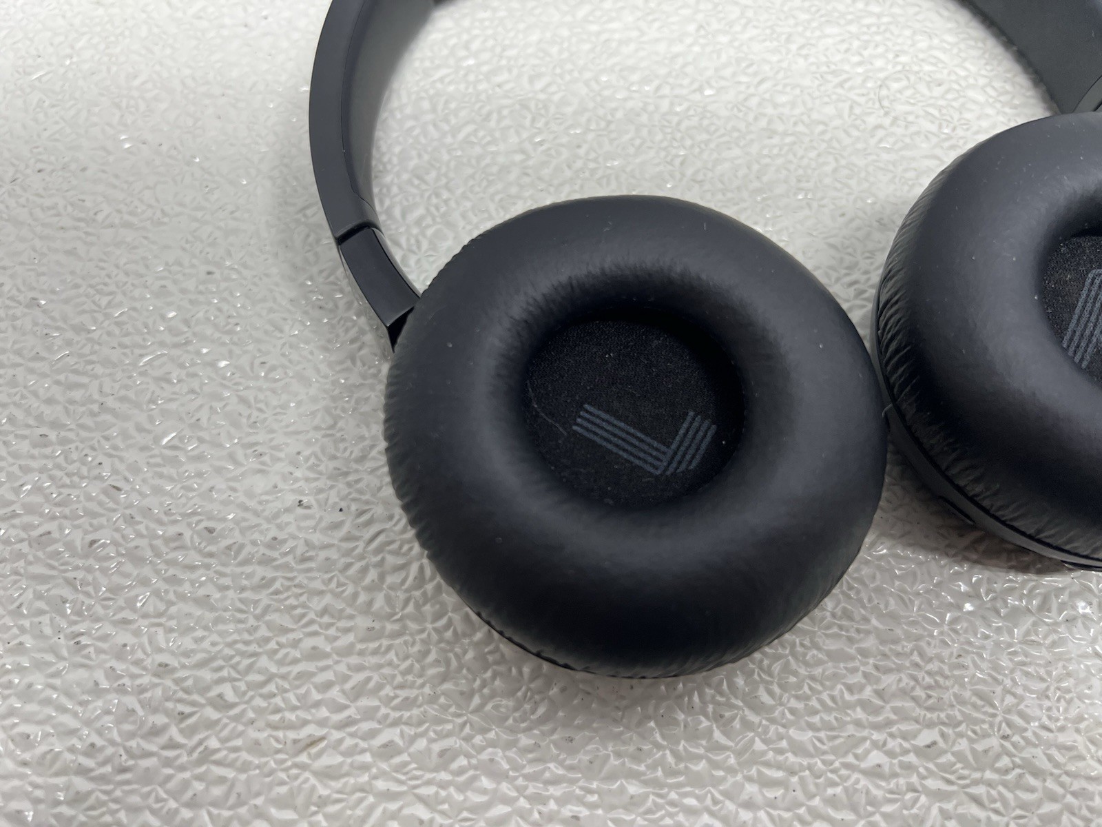 JBL – Tune 670NC Adaptive Noise Cancelling Wireless On-Ear Headphone – Black –