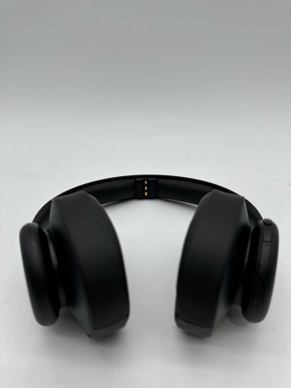 Insignia NS-HAWHP2 Digital Wireless Headphones and Docking Station RF Black
