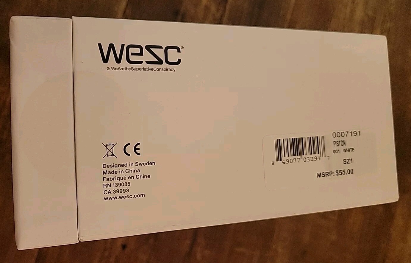 WeSC Piston On-Ear Street Headphones White Over Ear Headphones Sweden 3.5mm Jack