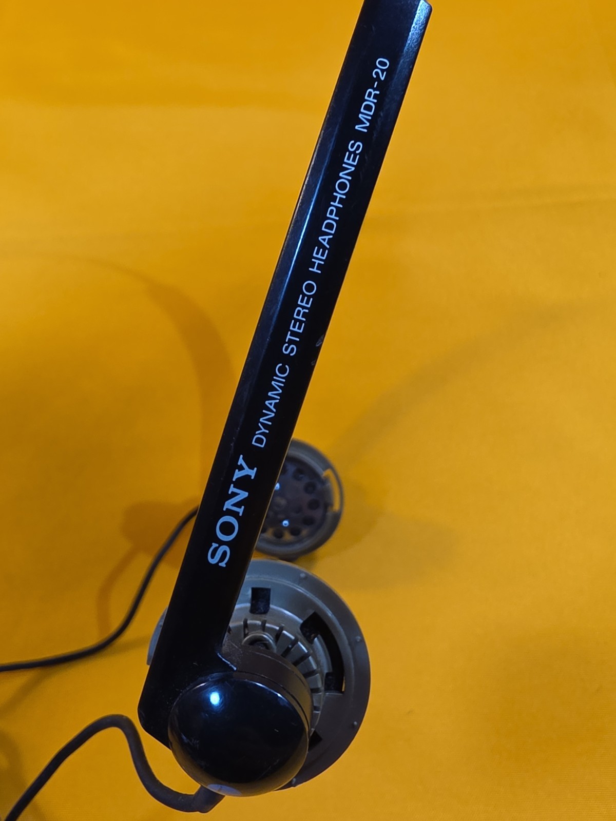 Vintage RARE Sony MDR-20 Dynamic Stereo Headphones Working Great – No Foam Bin13