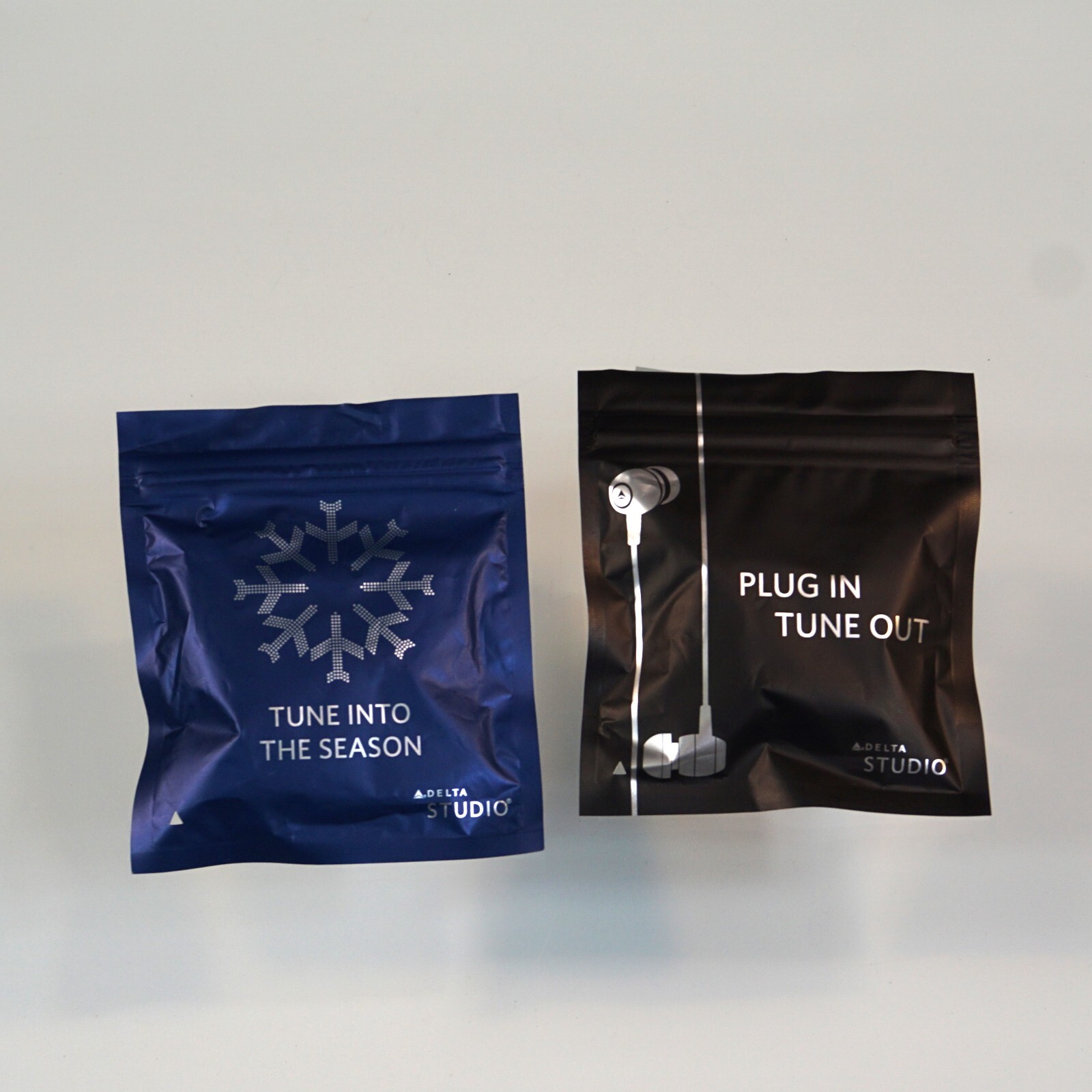 Lot Of 2 New Delta Airlines Wired Earbuds Plug In-Tune Out Delta Studio