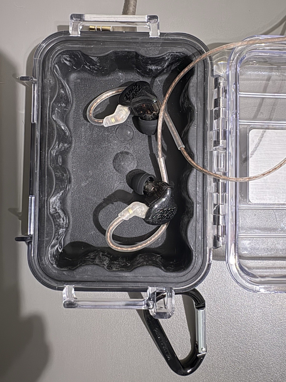 Juicy Ears 5s UHF In-Ear Monitor Stereo Earbuds 3.5mm Clear Cable Case