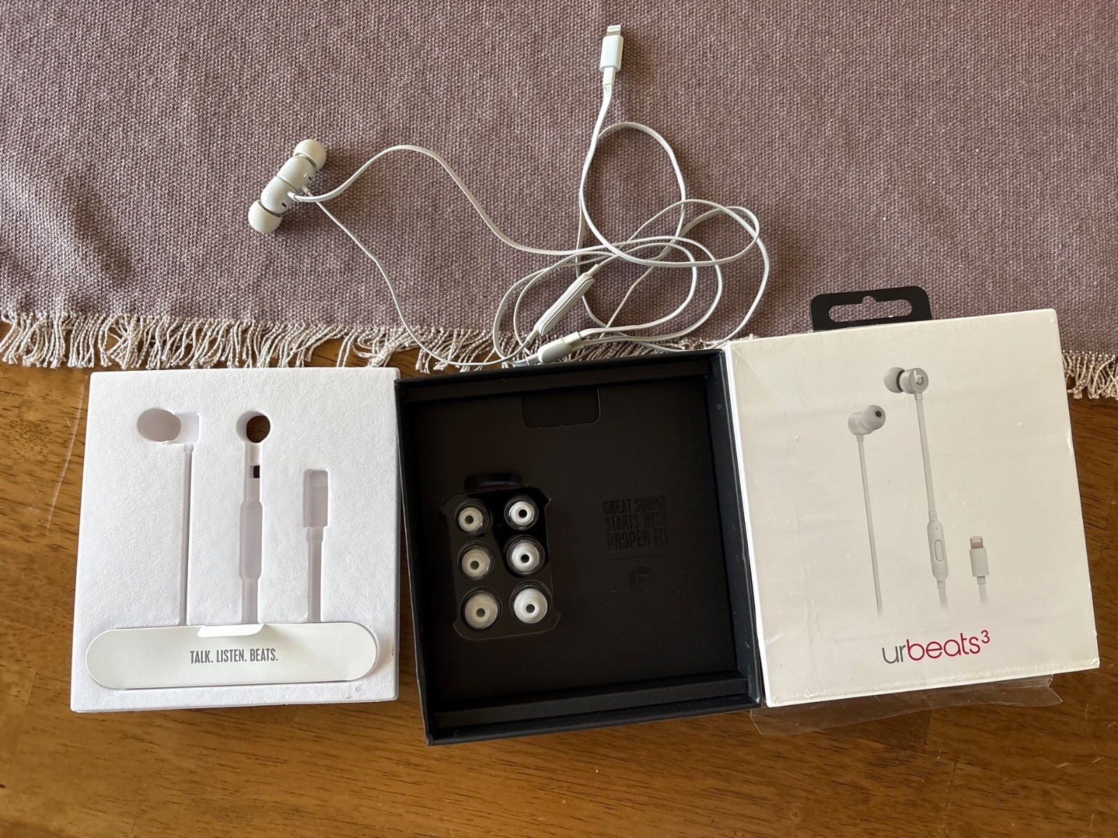 urBeats 3 Lightning – (MU9A2LL/A) – BROKEN