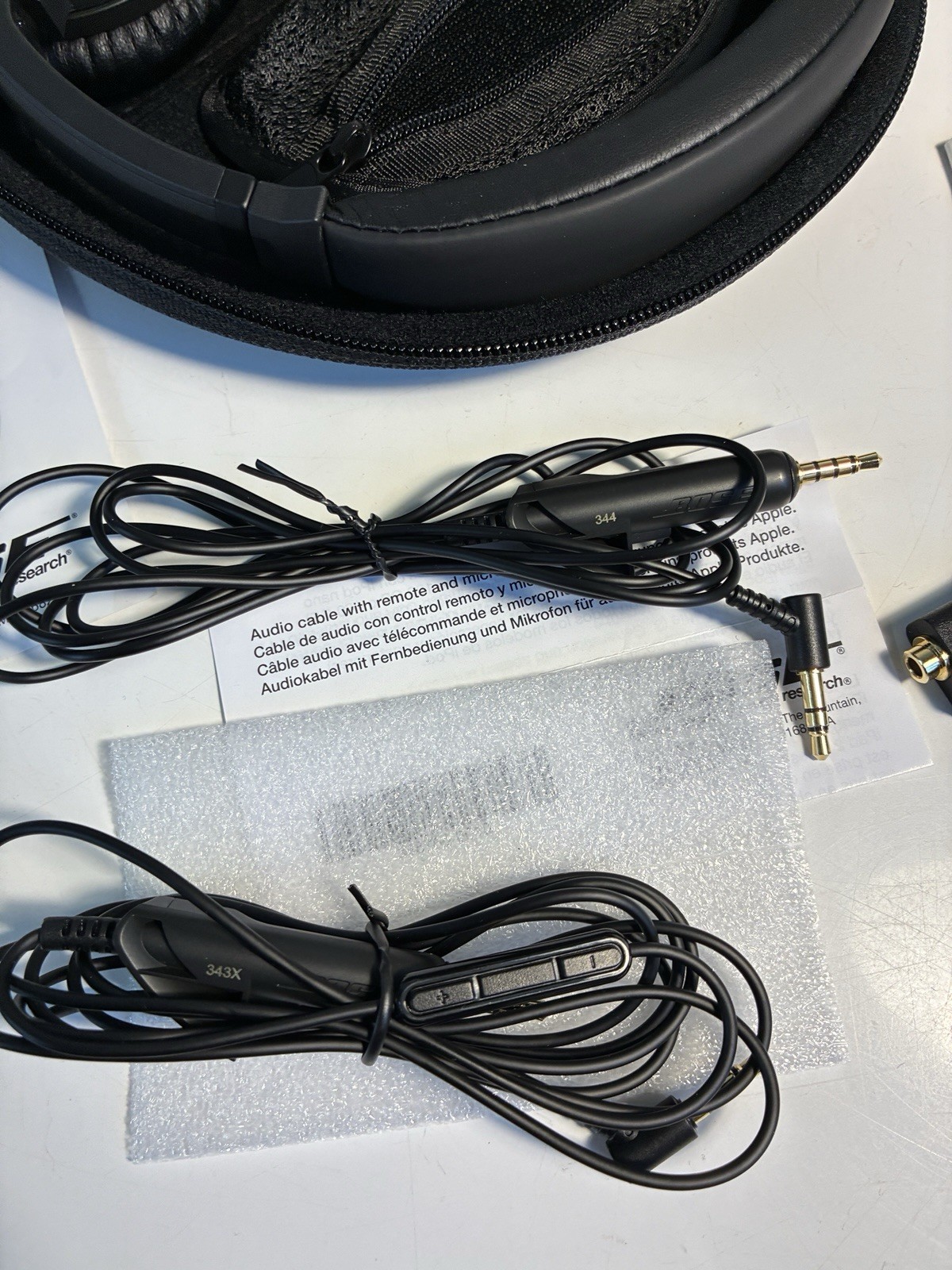 Bose QC15 Quiet Comfort Headphones Black And Silver Plus Extra Ear Pads With Box
