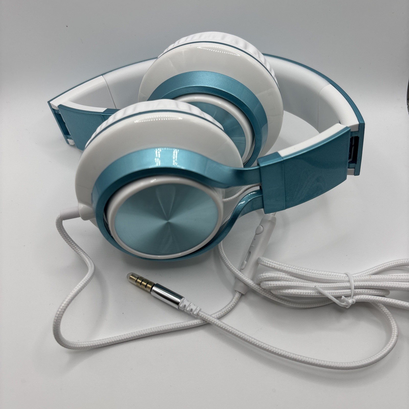 AILIHEN C8 Wired Headphones with Mic and Volume Control Corded 35mm Lime Green