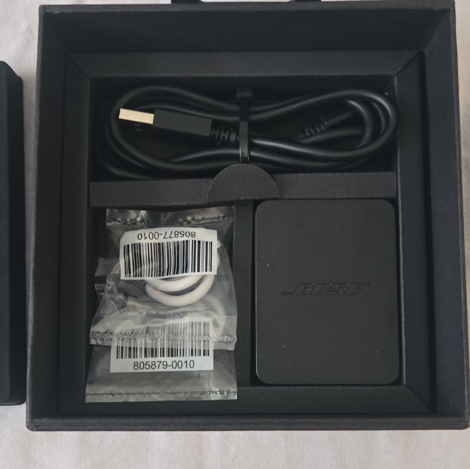 Bose Noise-Masking Sleepbuds In-Ear Earbuds w/ Charging Case Silver/White