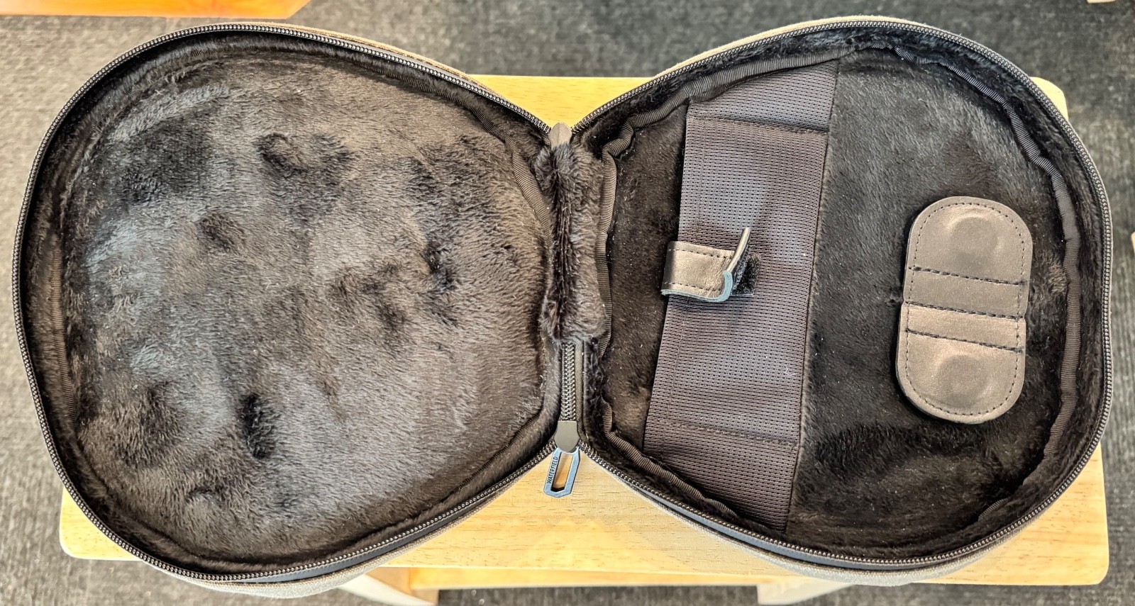 Apple AirPods Max Space Gray Lightning w/ WaterField Case + Max Stand