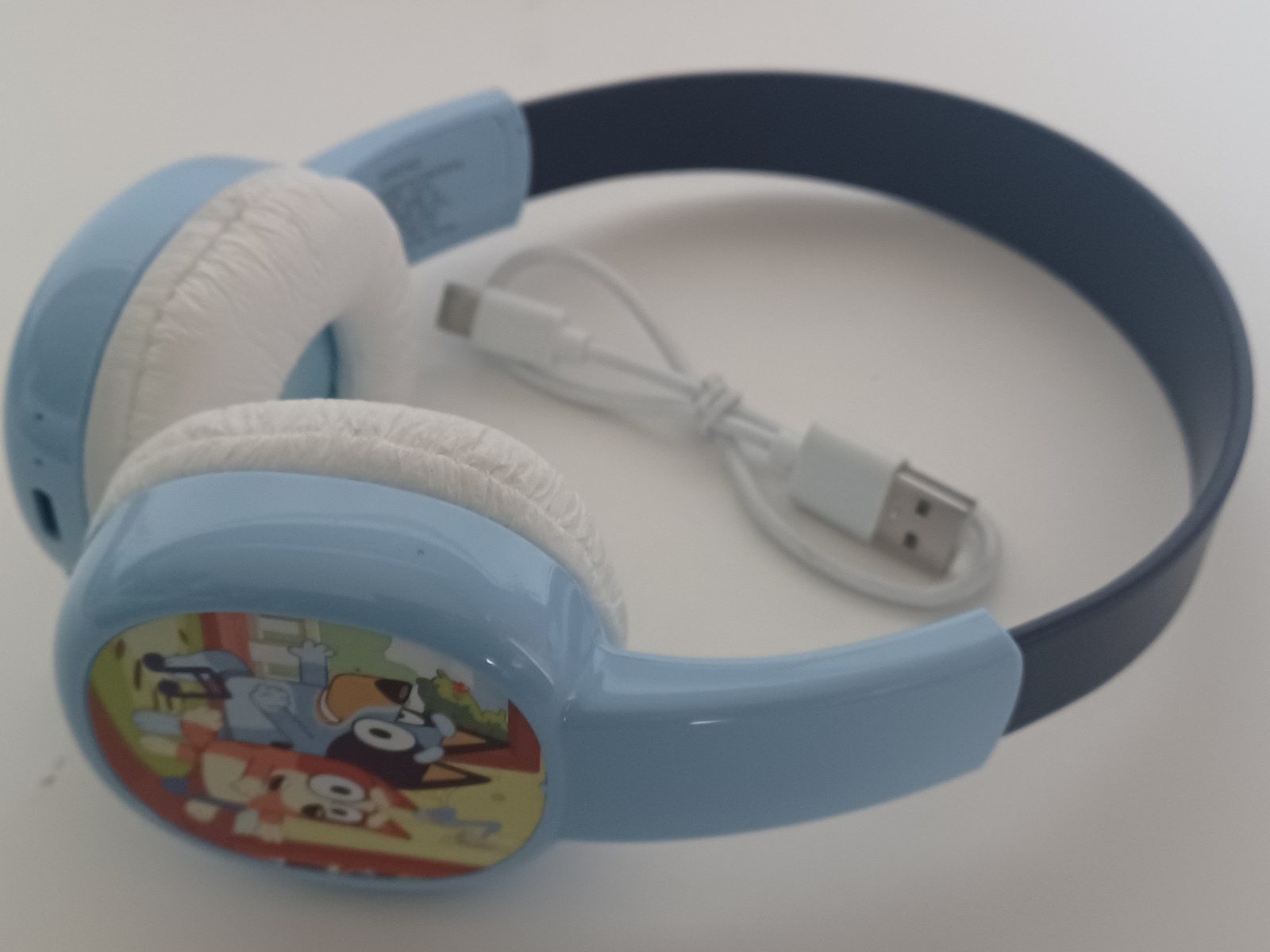 Bluey Bluetooth Kid Safe Headphones, Built-in Mic, Rechargeable, Blue/White