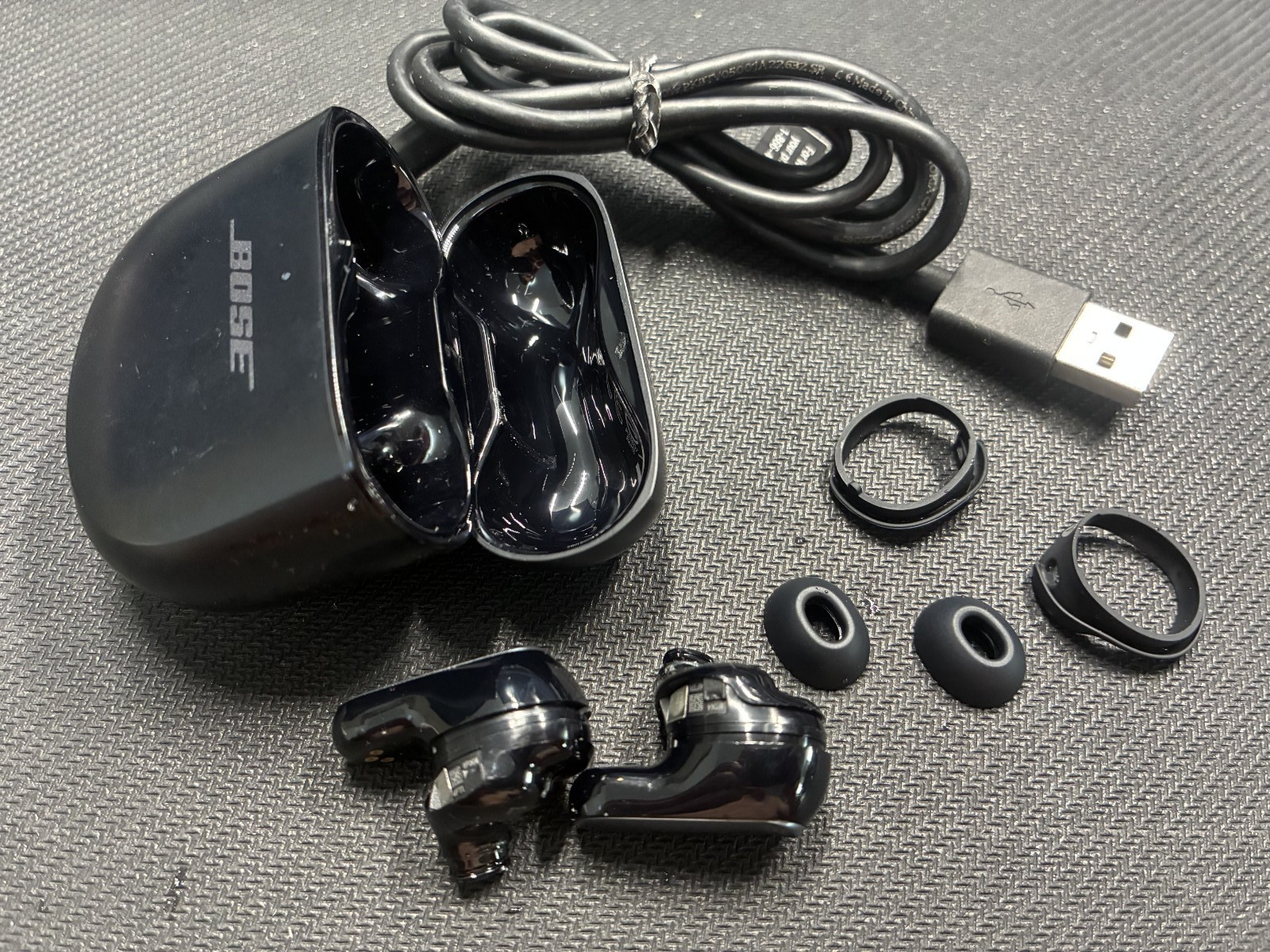 Bose QuietComfort Earbuds II Noise-Cancelling Earbuds Black/Gray – Excellent