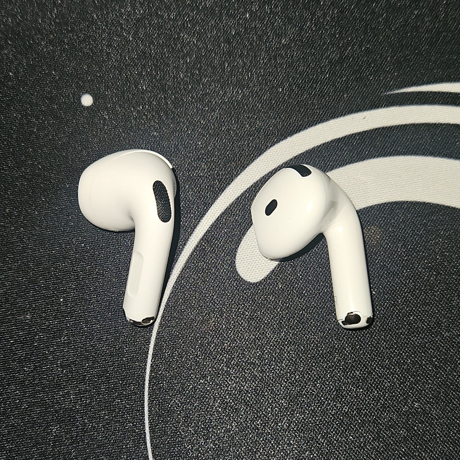 Apple AirPods (3rd Gen) White Wireless Bluetooth Earbuds w/ Charging Case