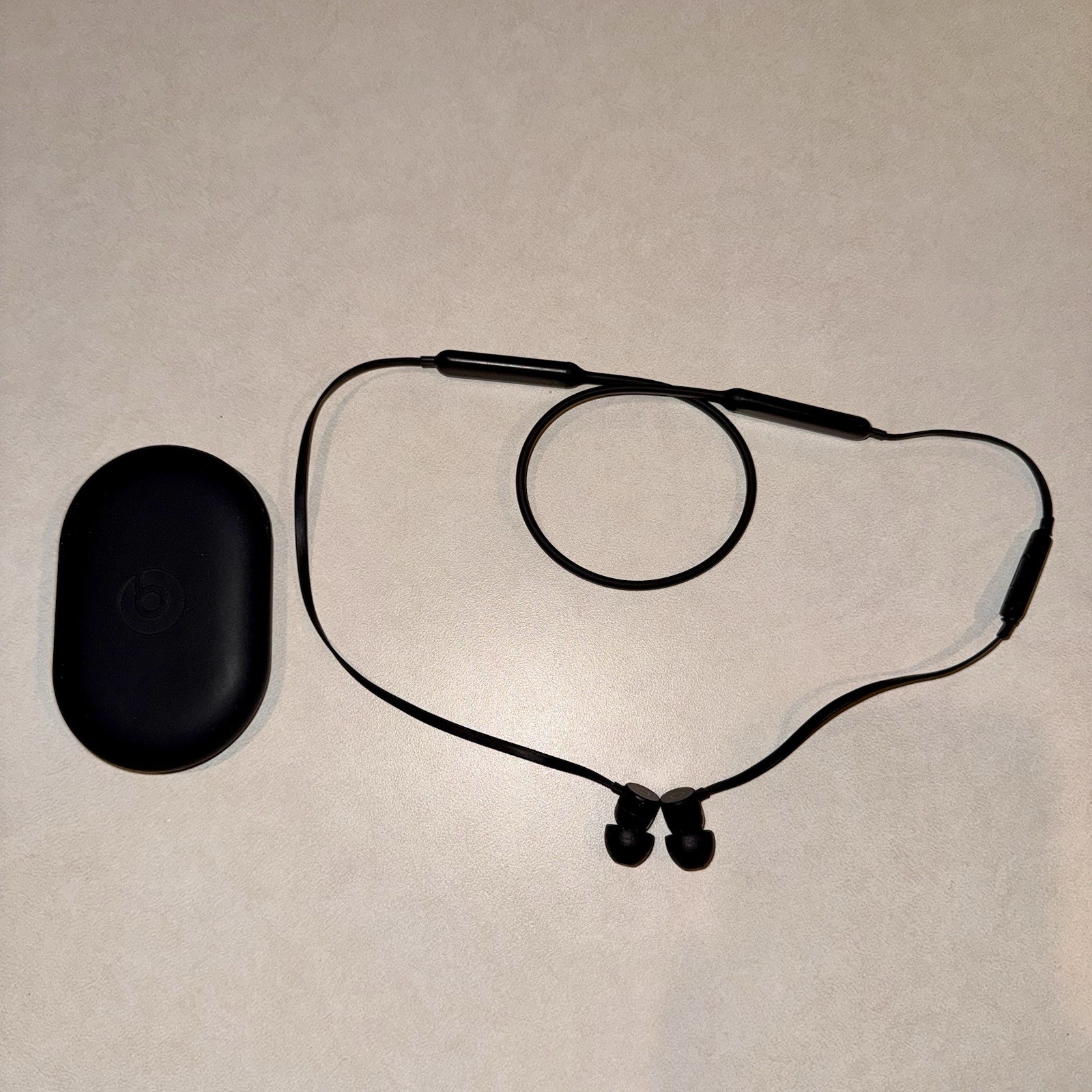 Beats by Dr. Dre Beats Flex Neckband Bluetooth Earbuds Mic Controls Black Case