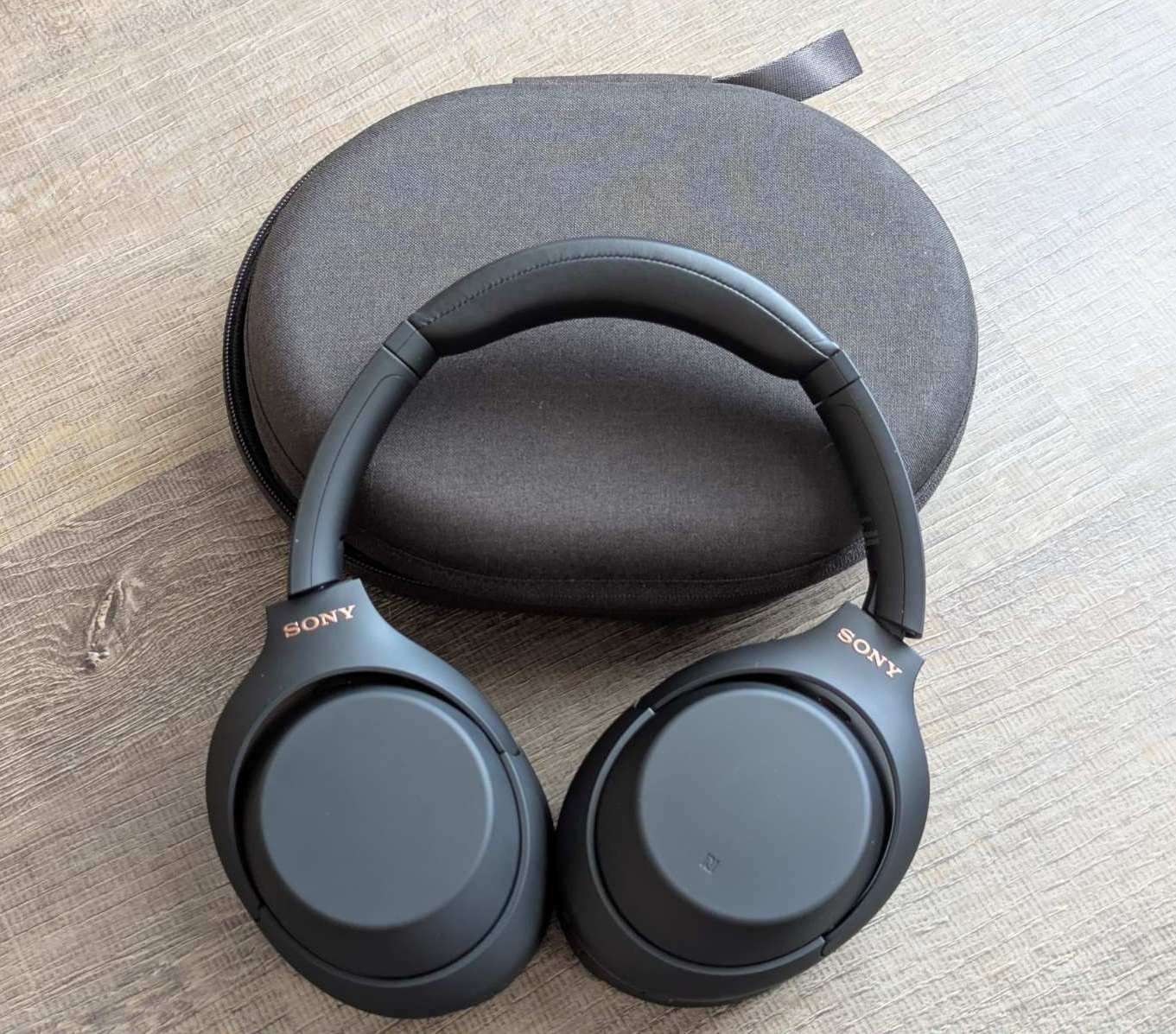 SONY WH-1000XM4/B Wireless Noise Canceling Headphones with CASE – Black #E