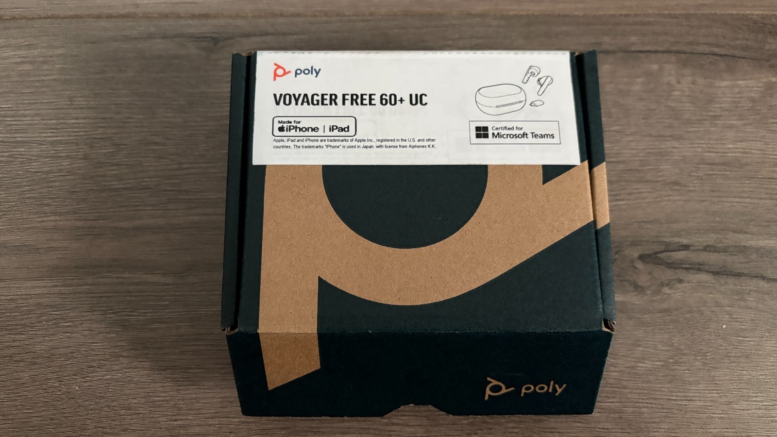 Poly VFree 60 CB Earbuds BT700A + BCHC Pro Audio with Charging Case Y8L7AA