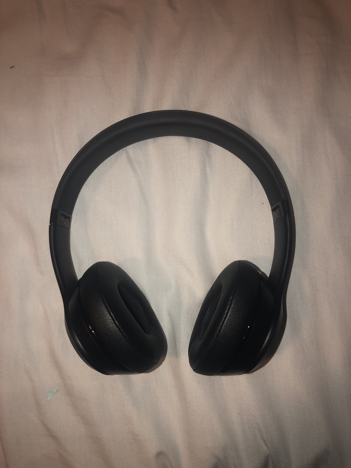Beats by Dr. Dre Solo3 Wireless Over the Ear Headphones – Gloss Black