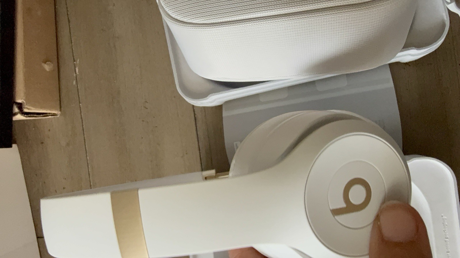 Unused OEM White & Gold Beats Solo 4 Wireless Headphones MC2M4LL/A in Bulk Pkg