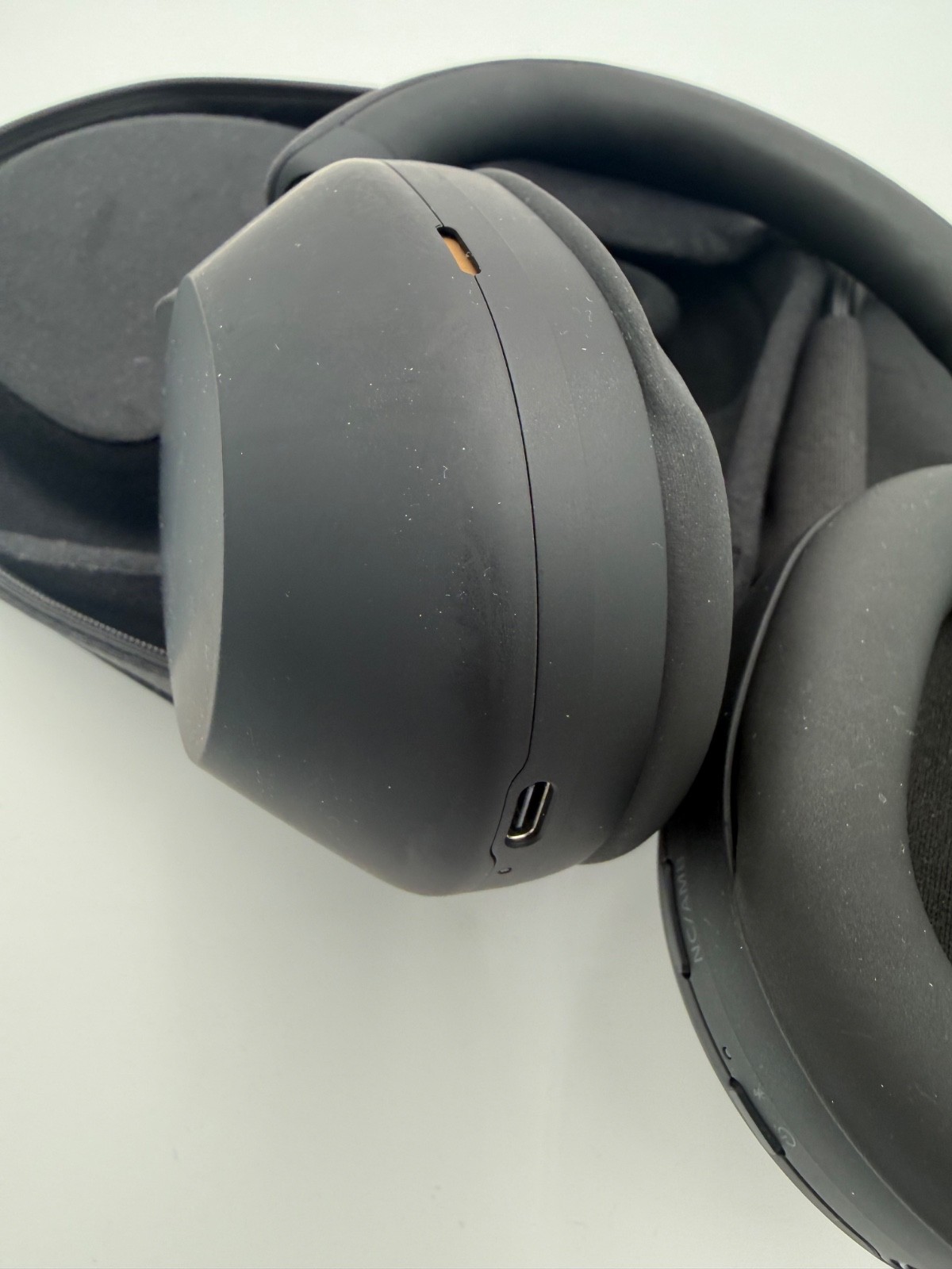 Sony WH-1000XM5 Wireless Noise Canceling Over Ear Headphones w/ CASE – Black