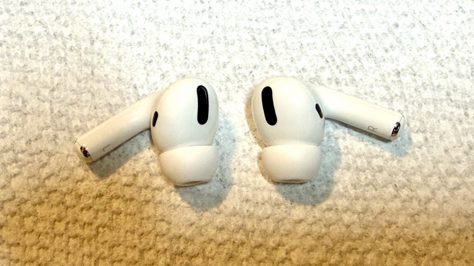 Apple AirPod Pro 1st Gen with MagSafe Charging Case A2190