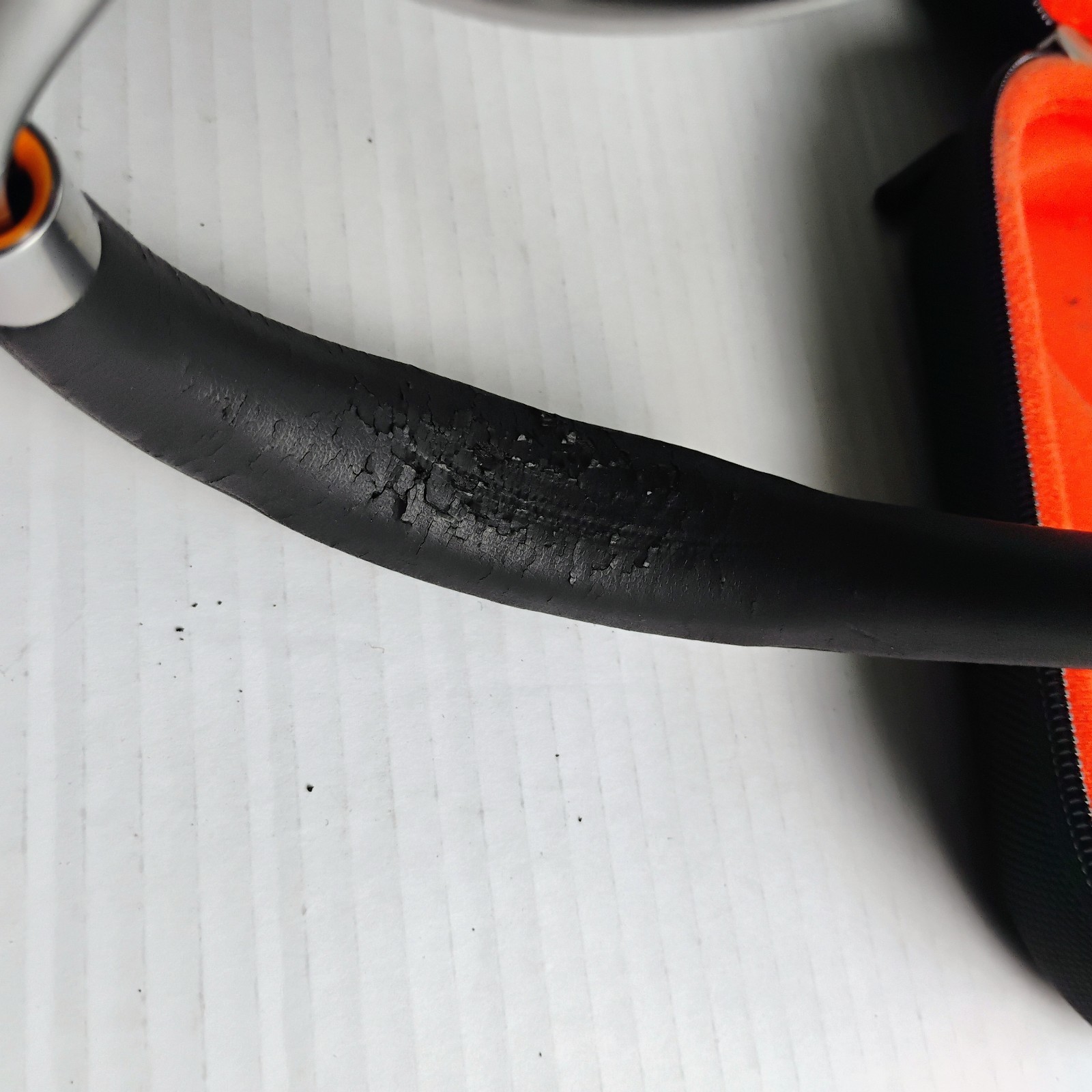 Parrot Zik 2.0 Wireless Noise Cancelling Headphones Need New Earpads