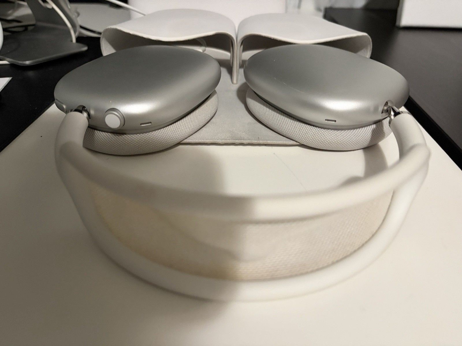 Authentic Apple AirPods Max White Silver A2096 1st Gen Lightning Headphones