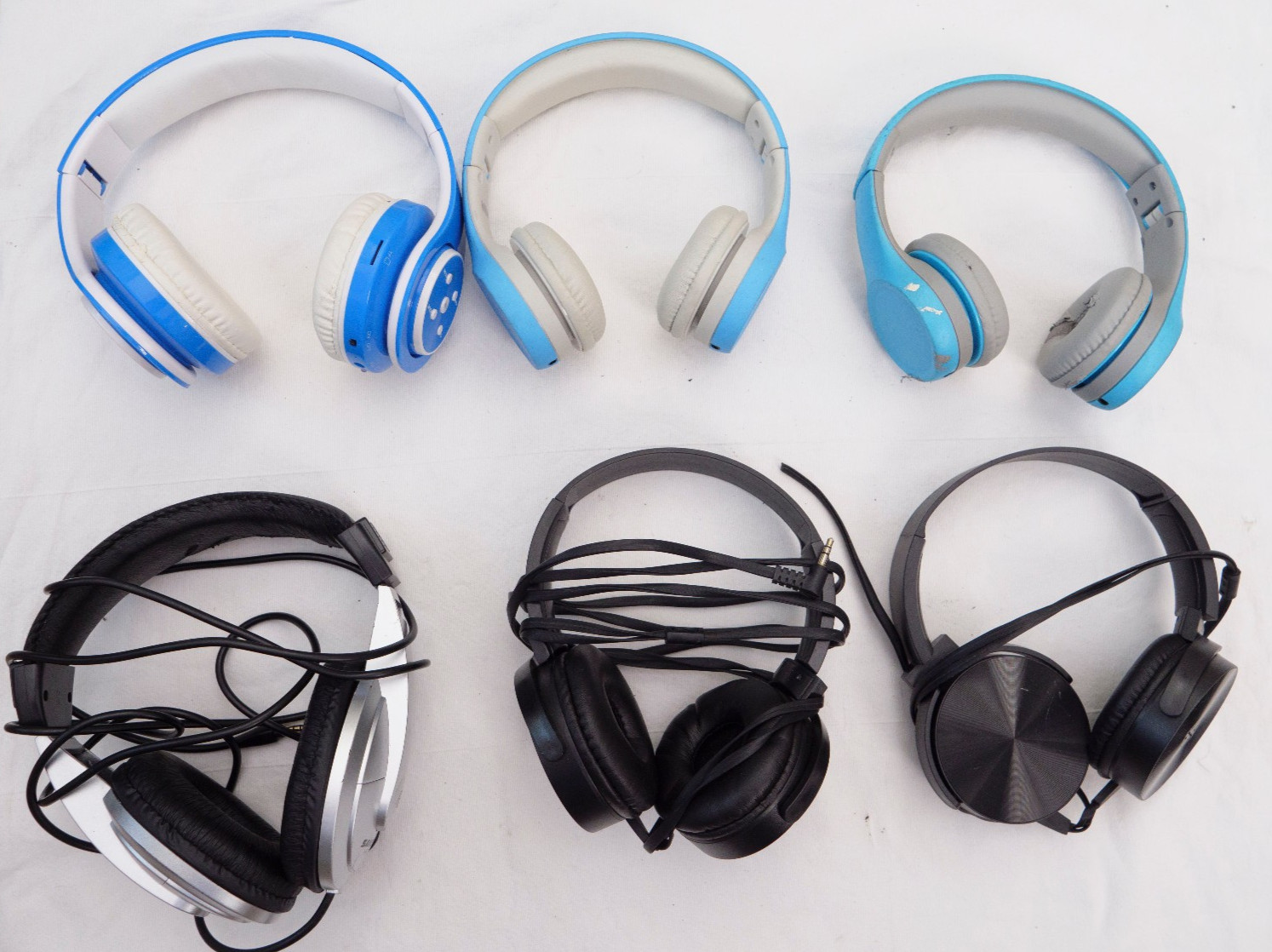 Lot of 6 Mixed Assorted Headphones