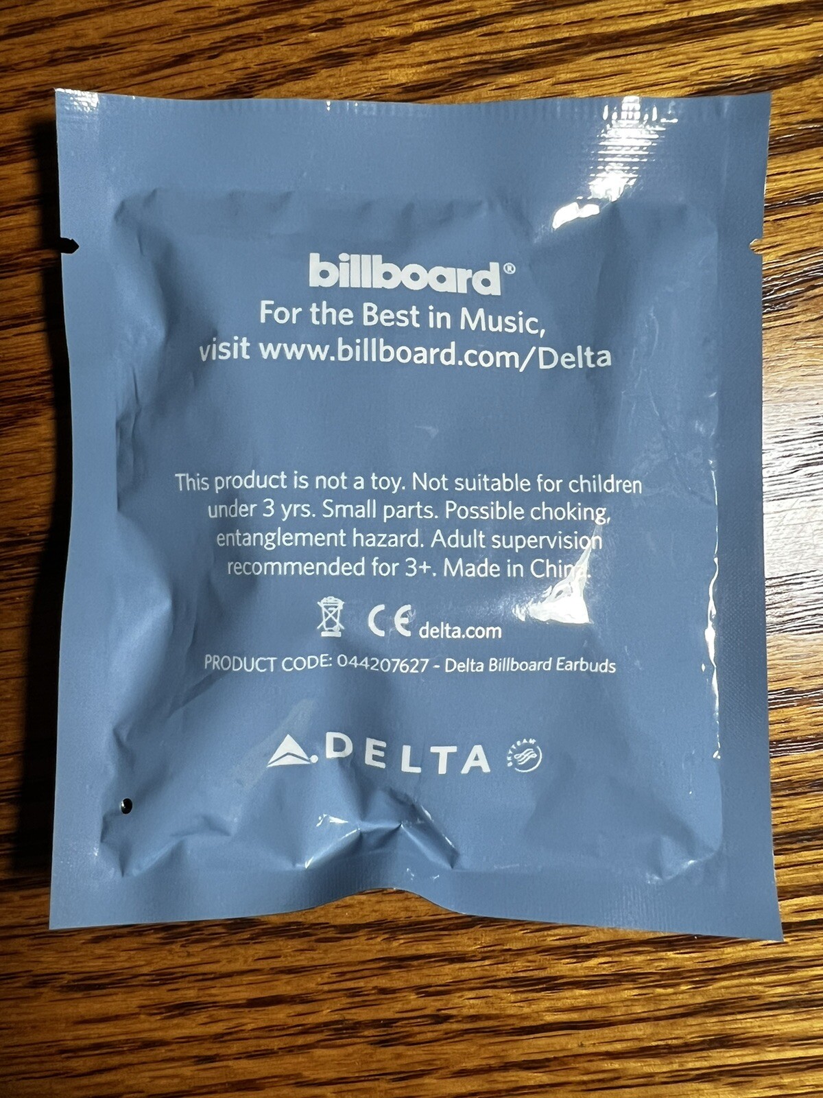 Delta Airlines Billboard Earbuds — Brand NEW Sealed package