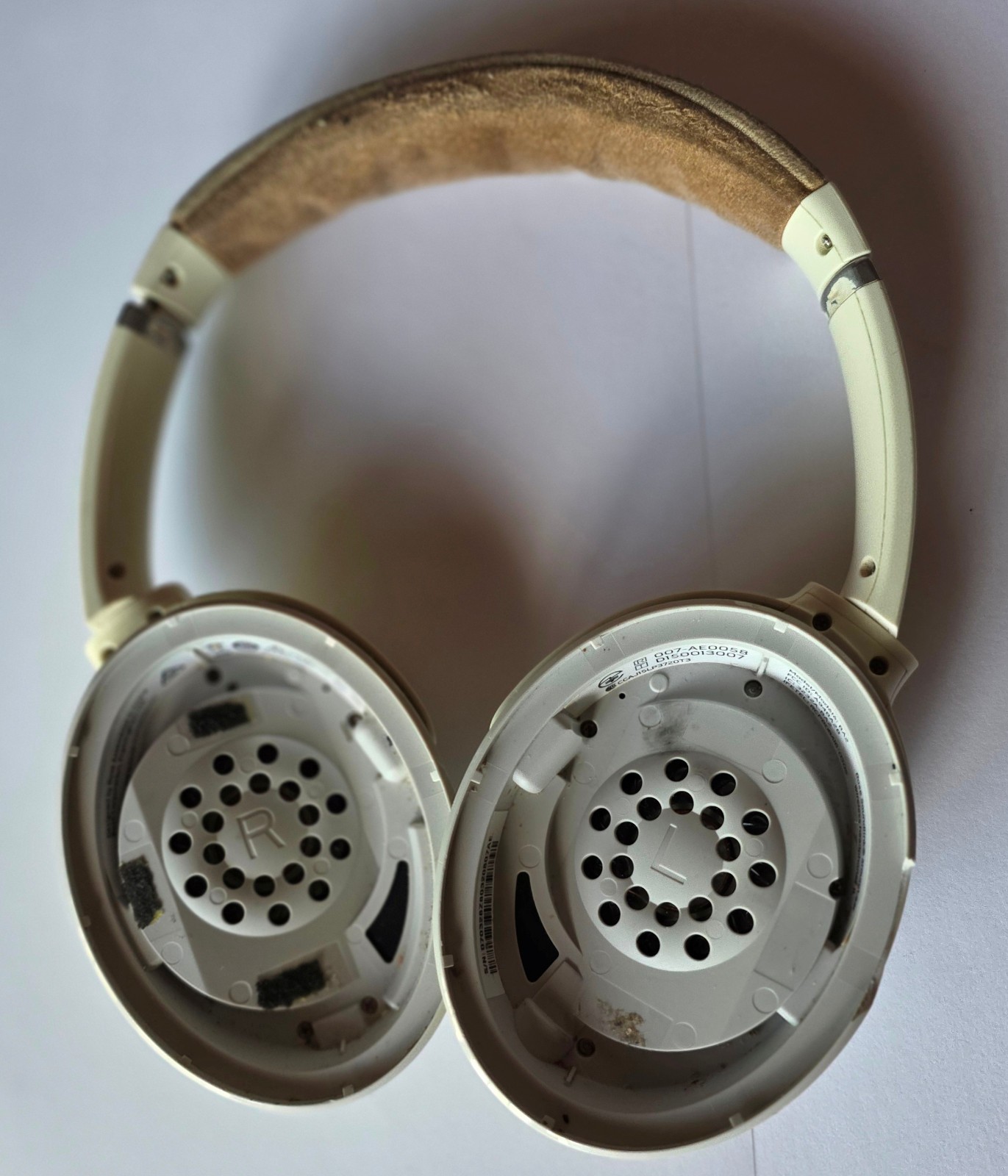White Bose Soundlink Around Ear II Wireless Headphones wt WEAR & MISSING EARPADS