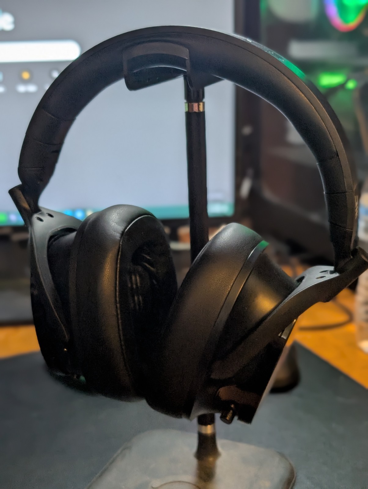 Heavys H1H Wireless Headphones with Hard Case