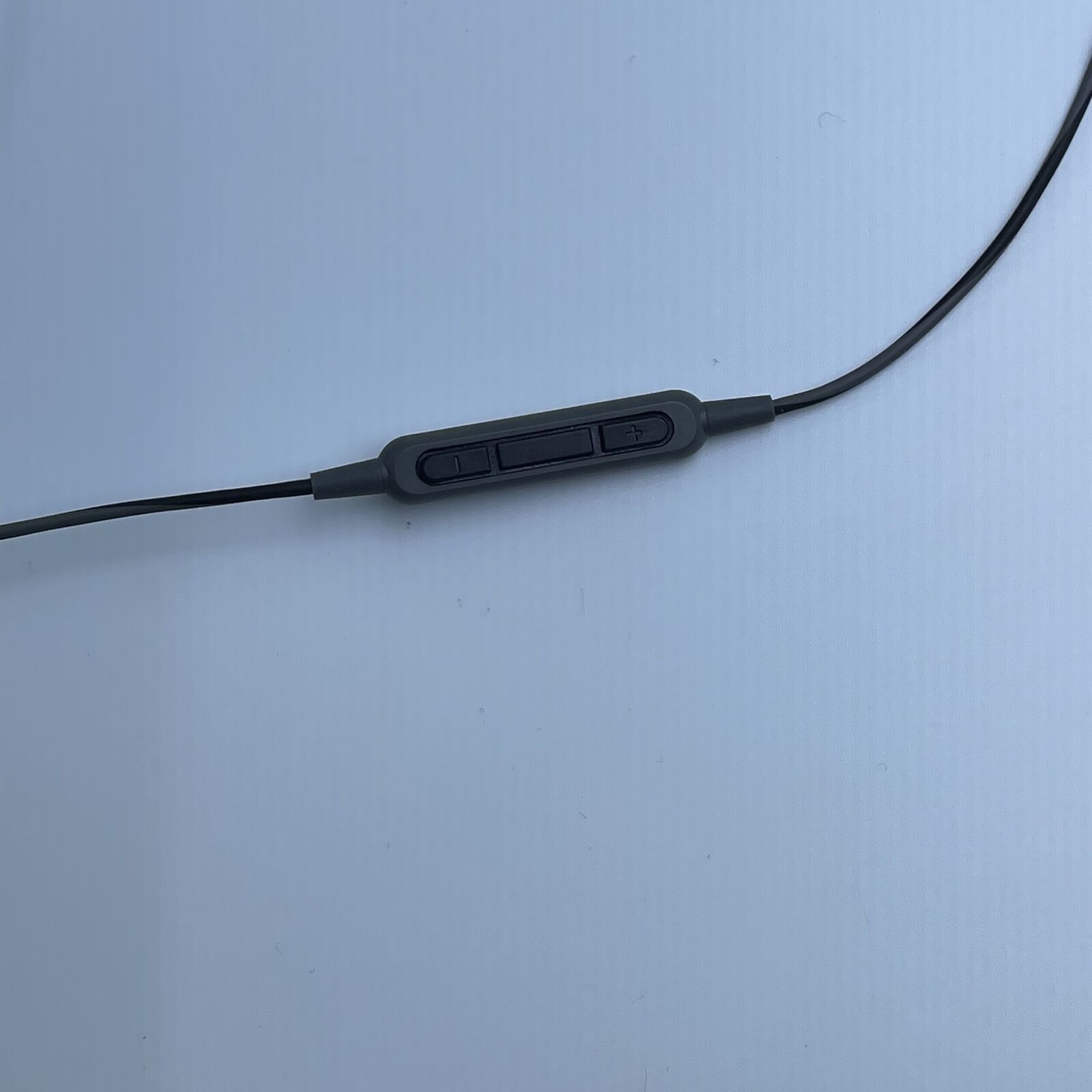 Bose SoundSport Wired 3.5mm Jack Earbuds In-ear Headphones Charcoal-Black