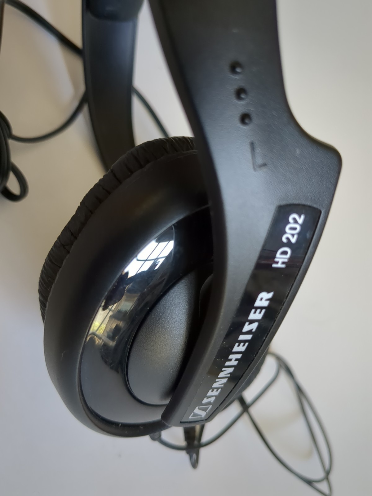 Sennheiser HD 202 Headphones Black 3.5mm Jack Over Ear Tested Works