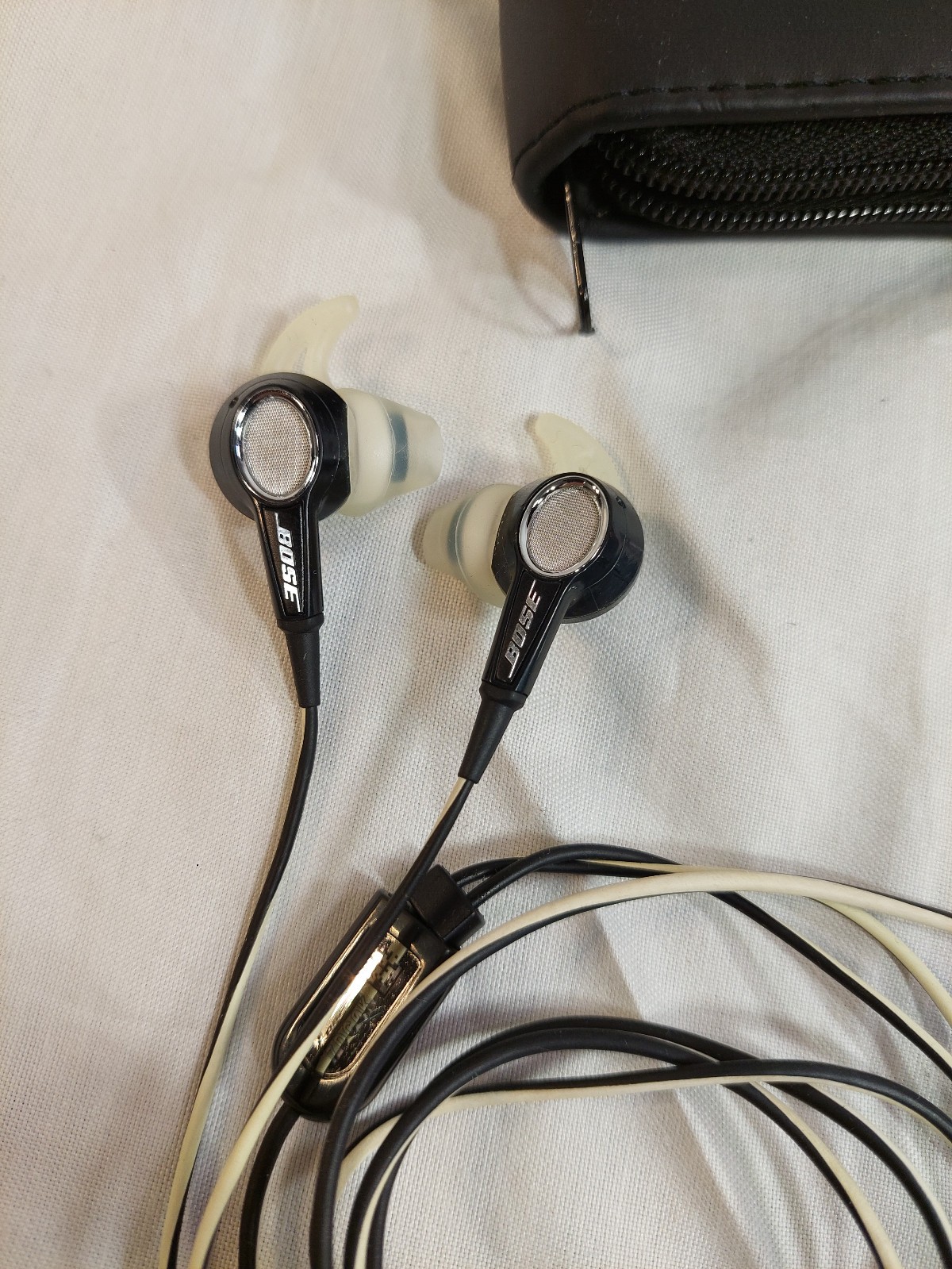 Bose Triport IE2 Wired 3.5mm Headphones | Black White Earbuds