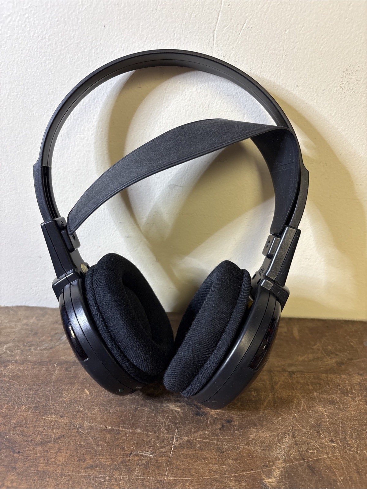 RCA Wireless Headphones- WHR120RS- Infrared, 25 Ft, Lightweight, Adjustable