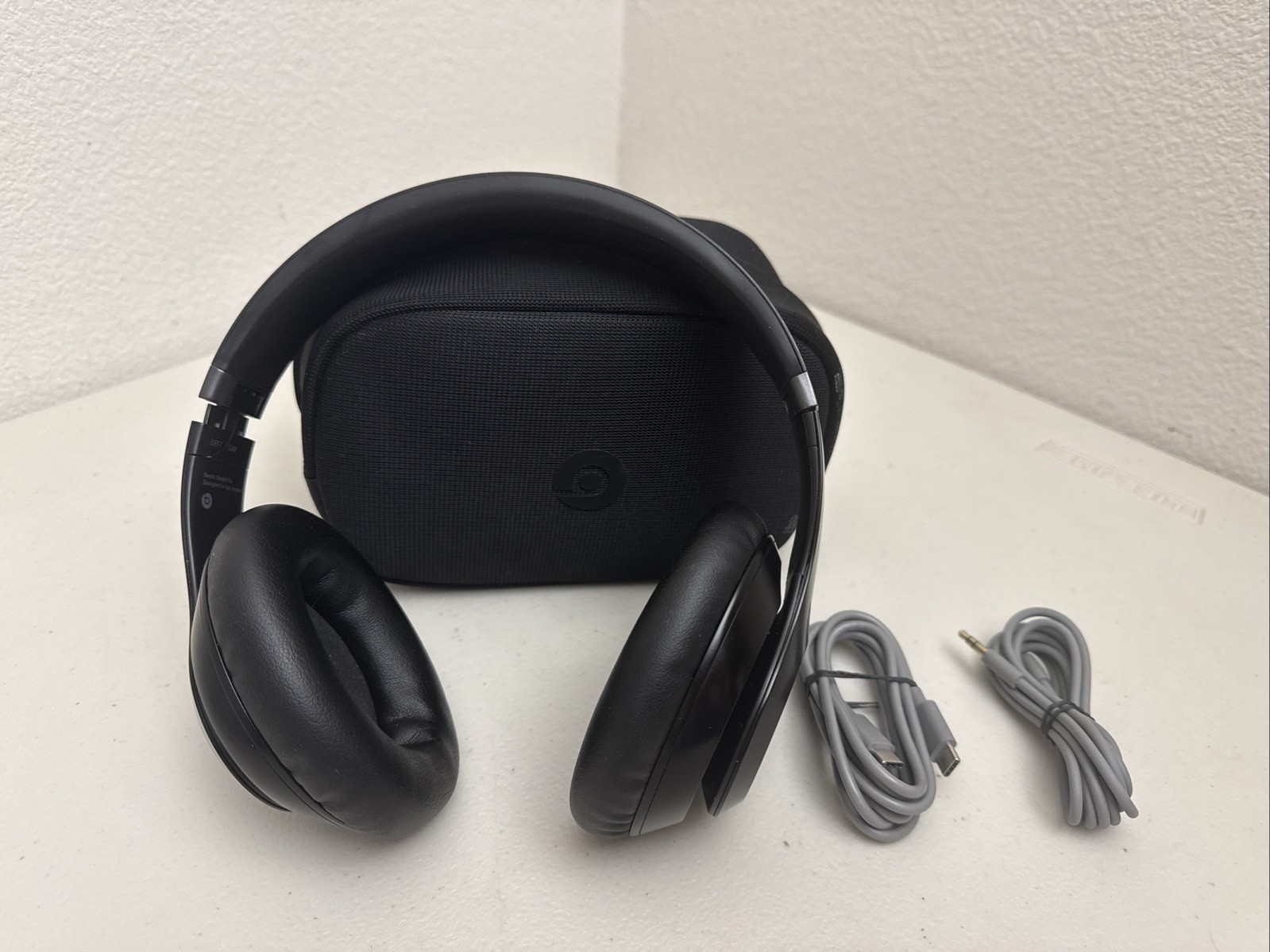 Beats by Dr. Dre Beats Studio Pro Wireless Noise Cancelling Black *READ **