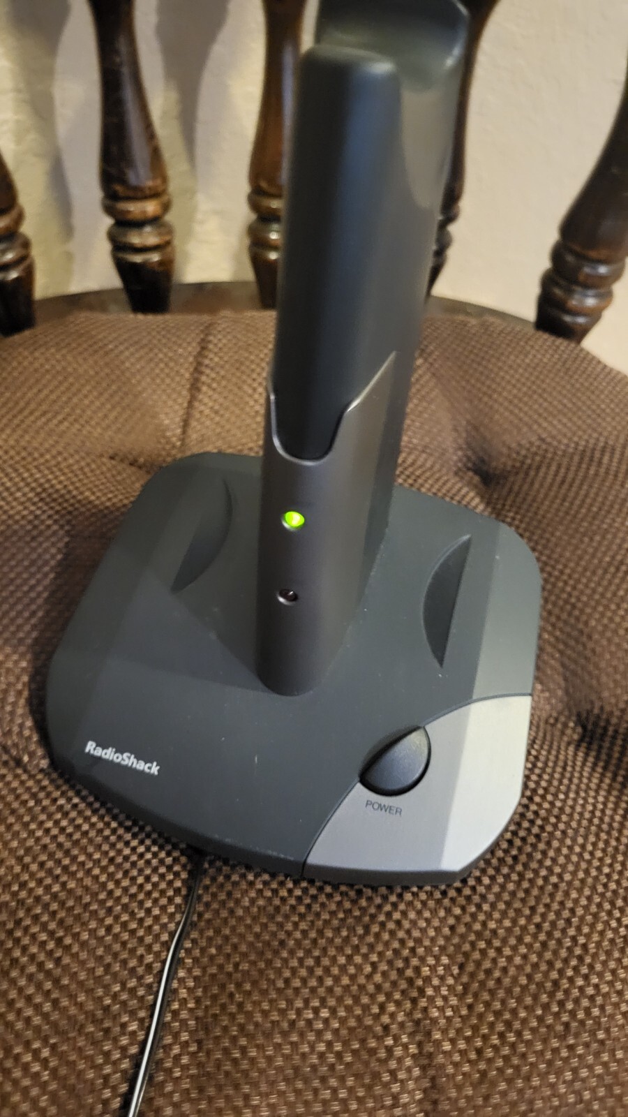 RADIOSHACK 33-1186 900 MHZ ANALOG WIRELESS STEREO HEADPHONE SYSTEM BASE ONLY