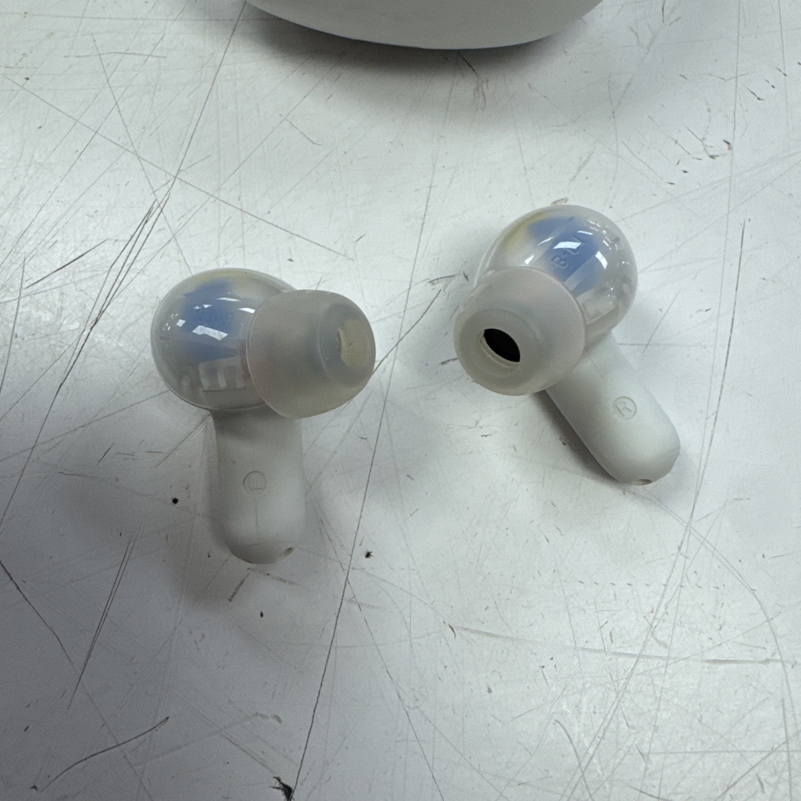 Skullcandy RH-2341 White Wireless Bluetooth In Ear Earbuds With Charging Case