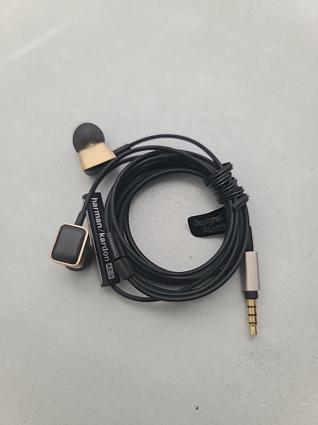 Harman Kardon Stereo Wired In-Ear Headphones With Mic for Smart Phones & Players