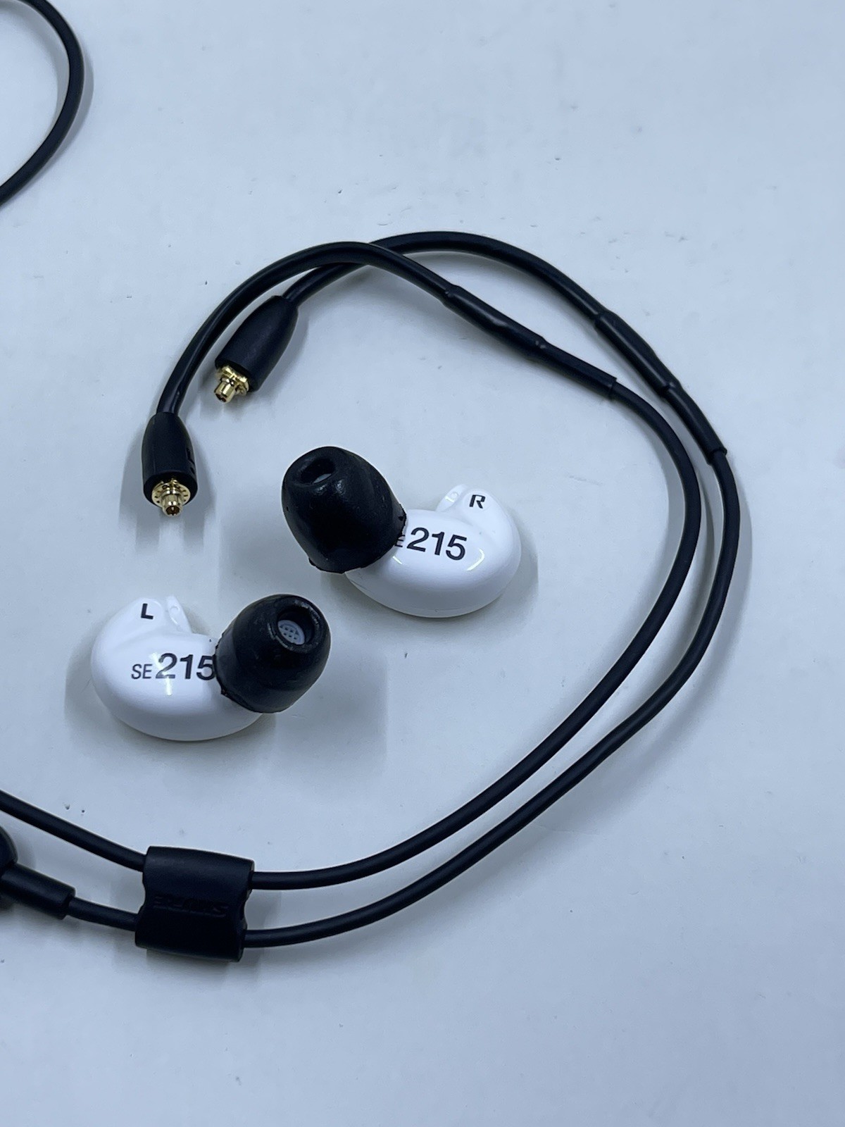 Shure SE215 In-Ear Professional Sound Isolating Headphones White w/ case