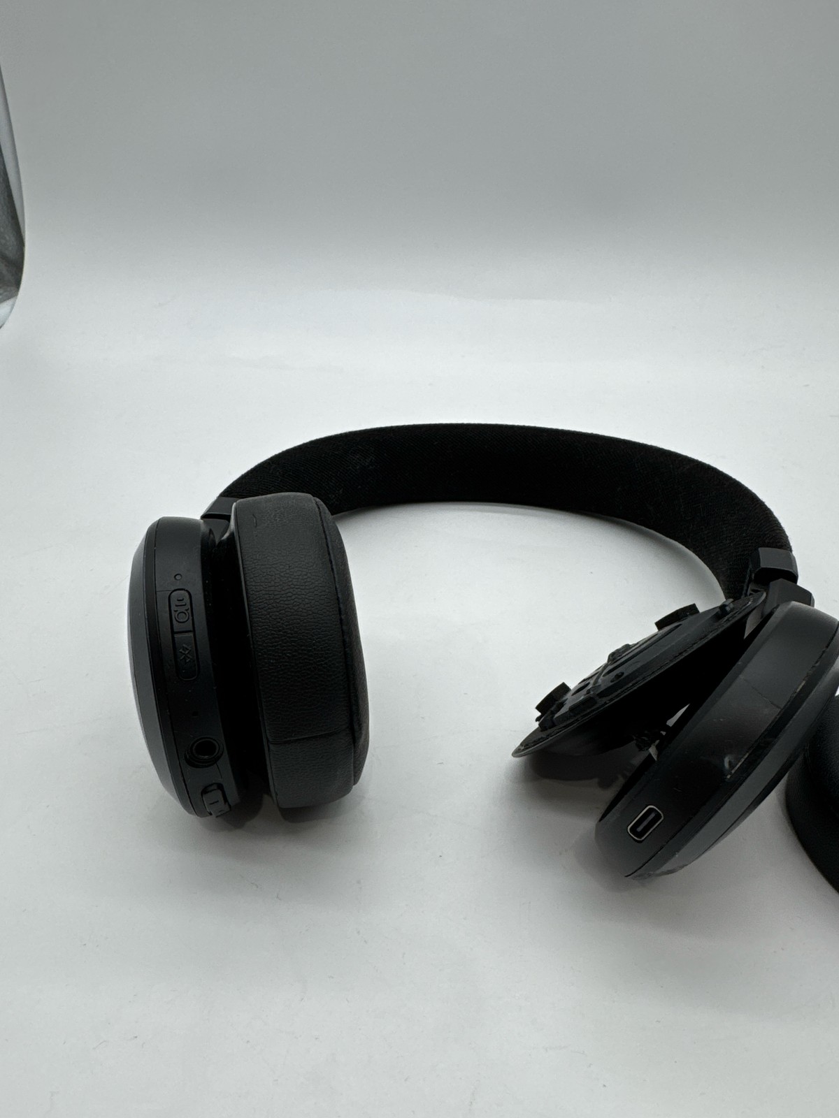 (BROKEN) JBL Live 675NC Wireless On-Ear Headphones Noise Cancelling Black (3)