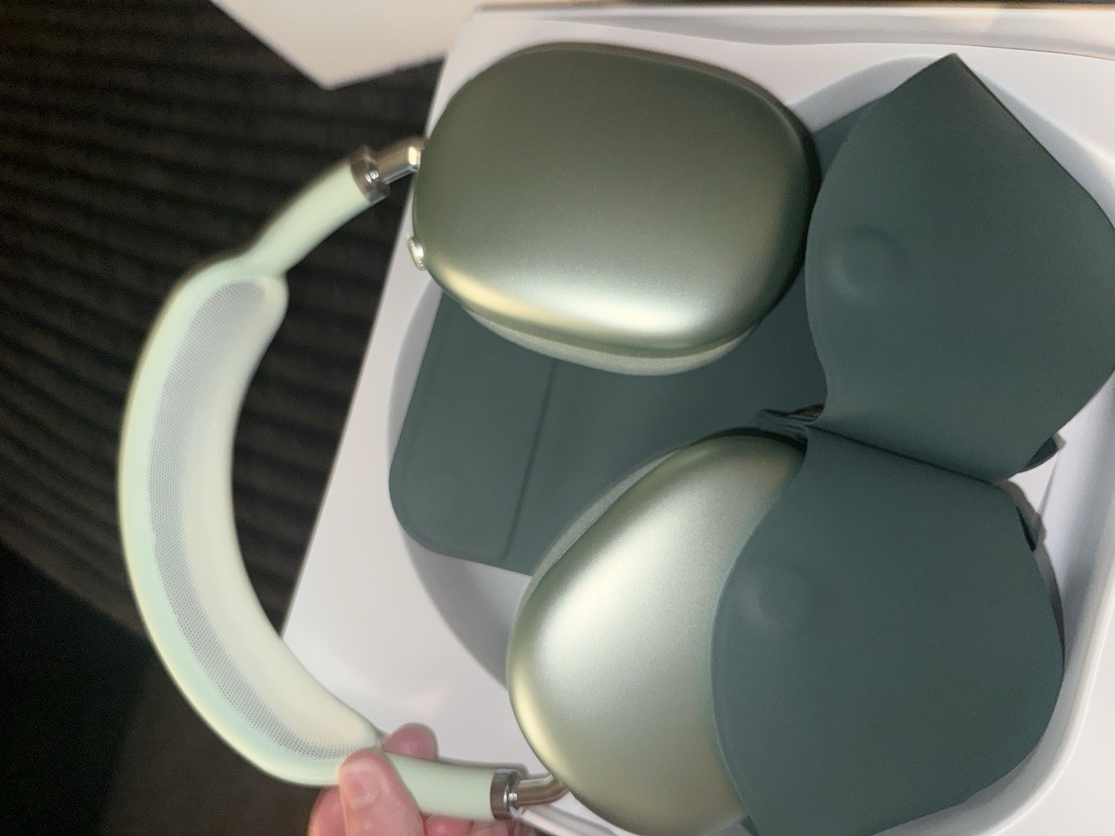 Apple AirPods Max Green Wireless Bluetooth Over-Ear w/ Earcup Covers & Box