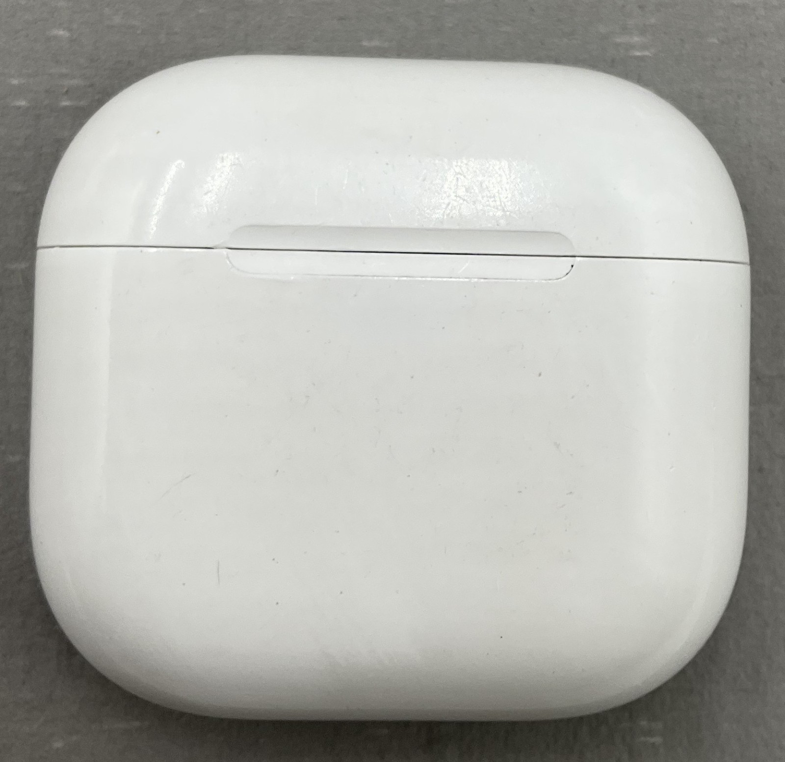 Apple AirPods 4 Earbuds w/ USB-C Case in White-A3053 VG