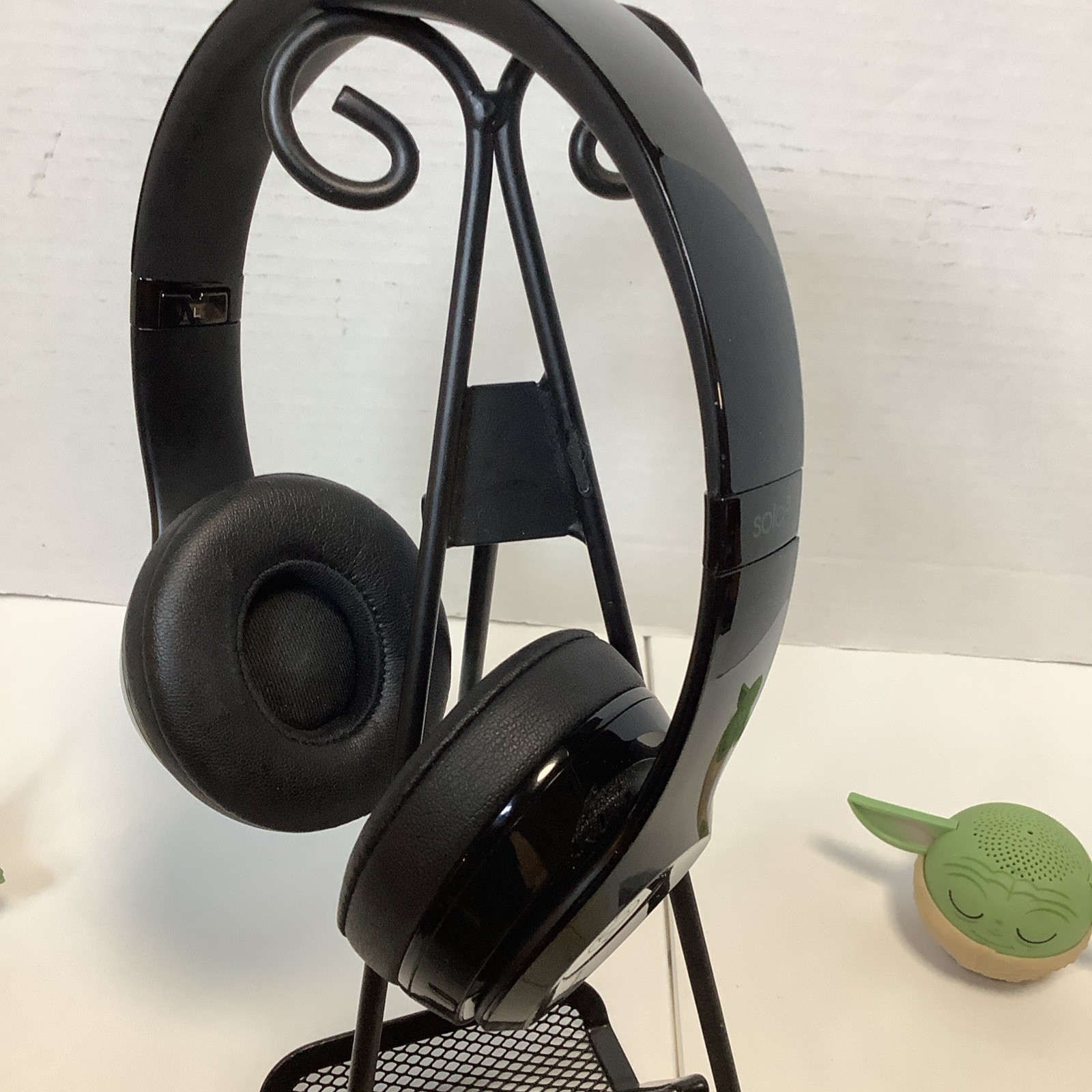 Beats by Dr. Dre Beats Solo 3 Wireless Bluetooth Headphones Gloss Black