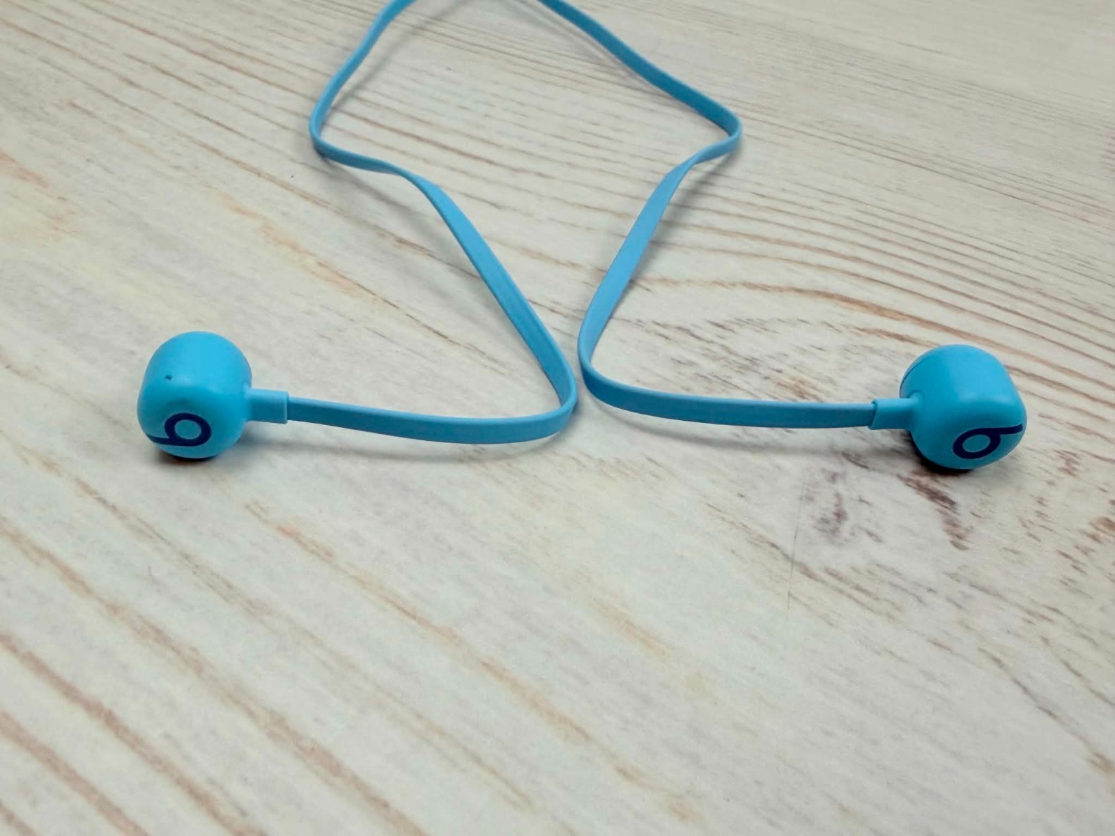 Beats by Dr. Dre Beats Flex Wireless Earphones Flame Blue MYMG2LL/A **READ**