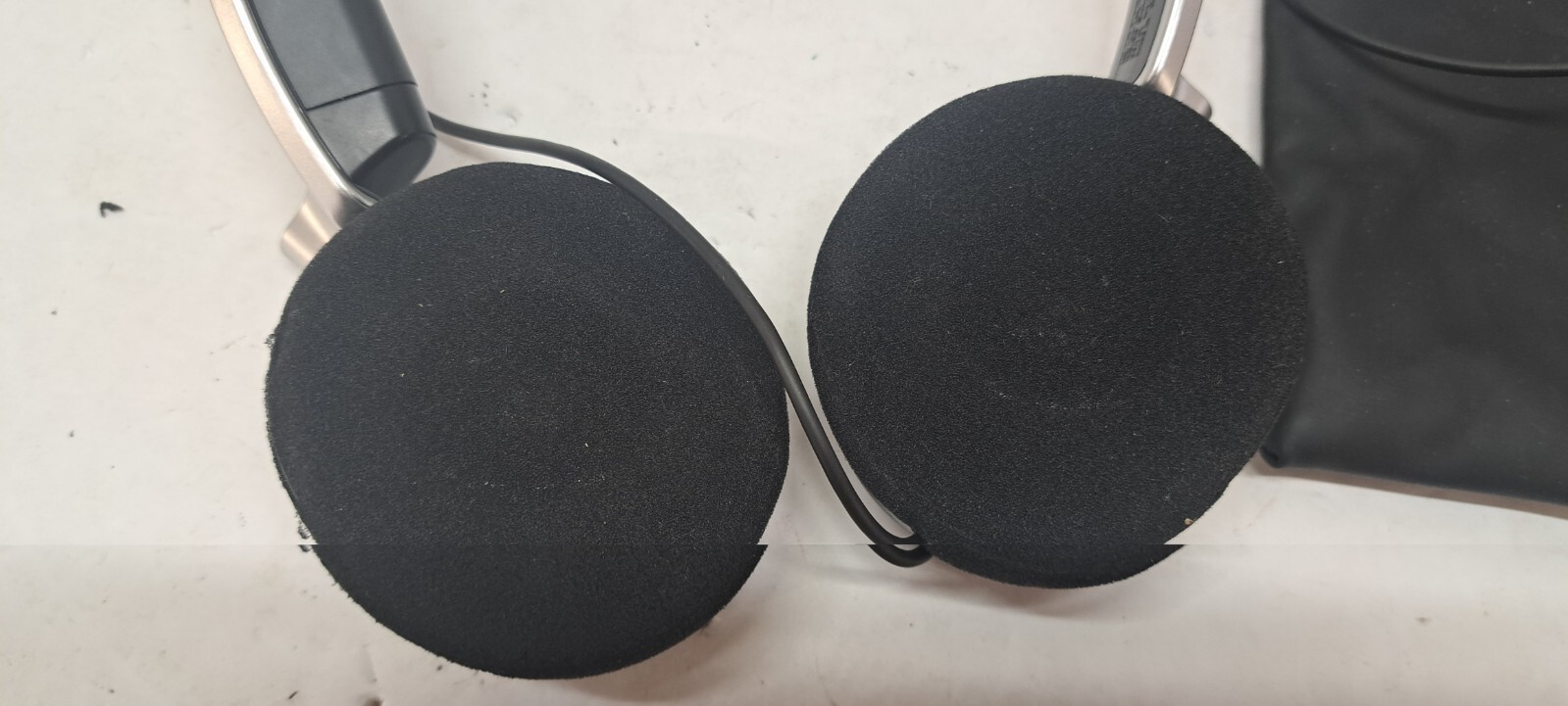 Sony Headphones – MDR-NC6 – Silver Noise Canceling & Bag