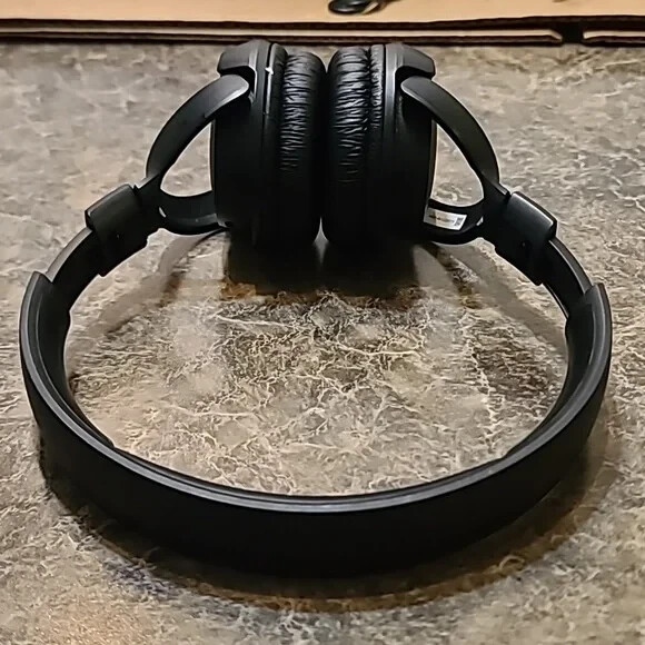 JBL TUNE520BT Wireless On-Ear Bluetooth Audio Headphones JBLT520BTBLKAM Black