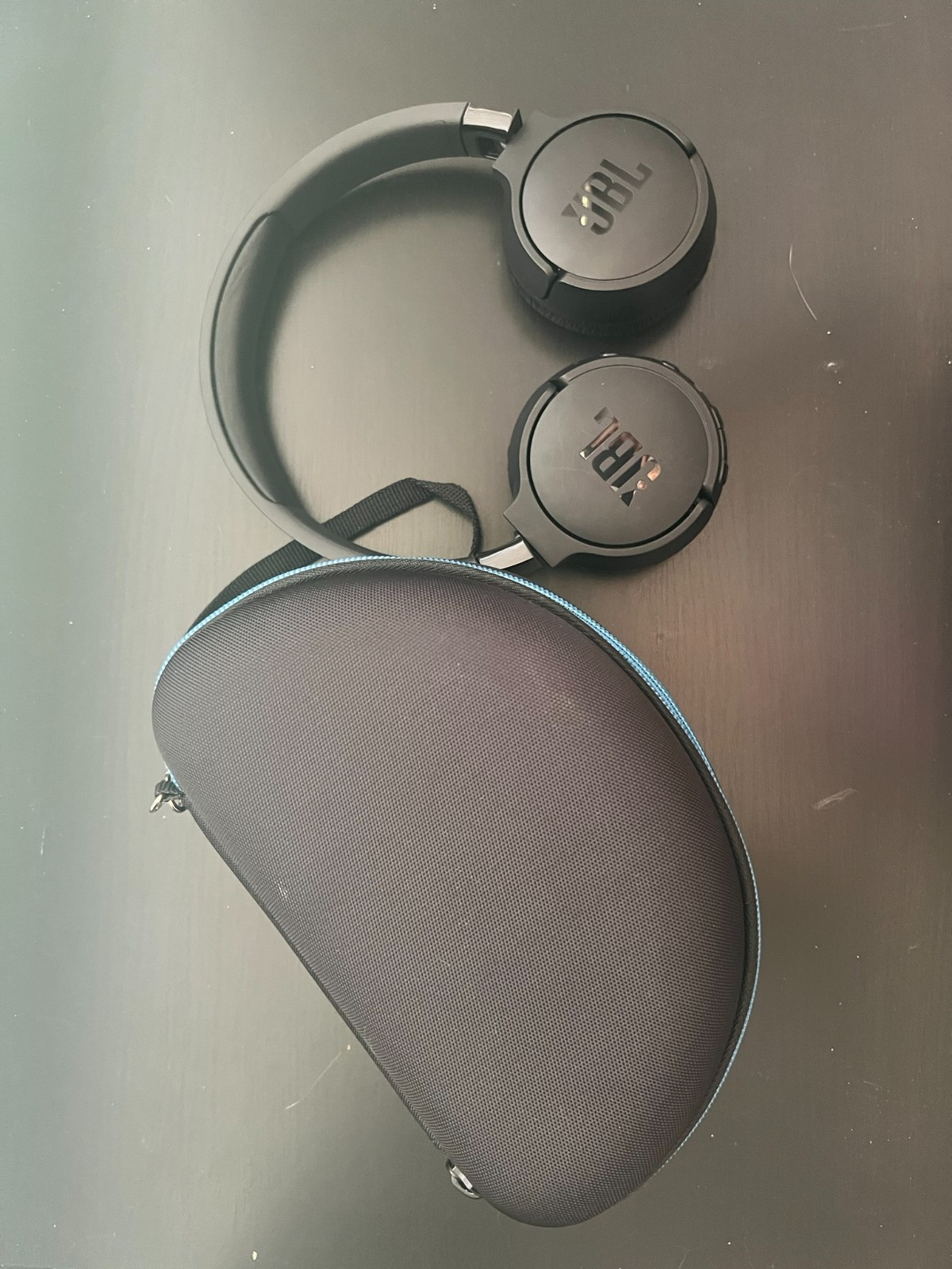 JBL Tune 670NC – Adaptive Noise Cancelling Wireless On-Ear Black Headphones