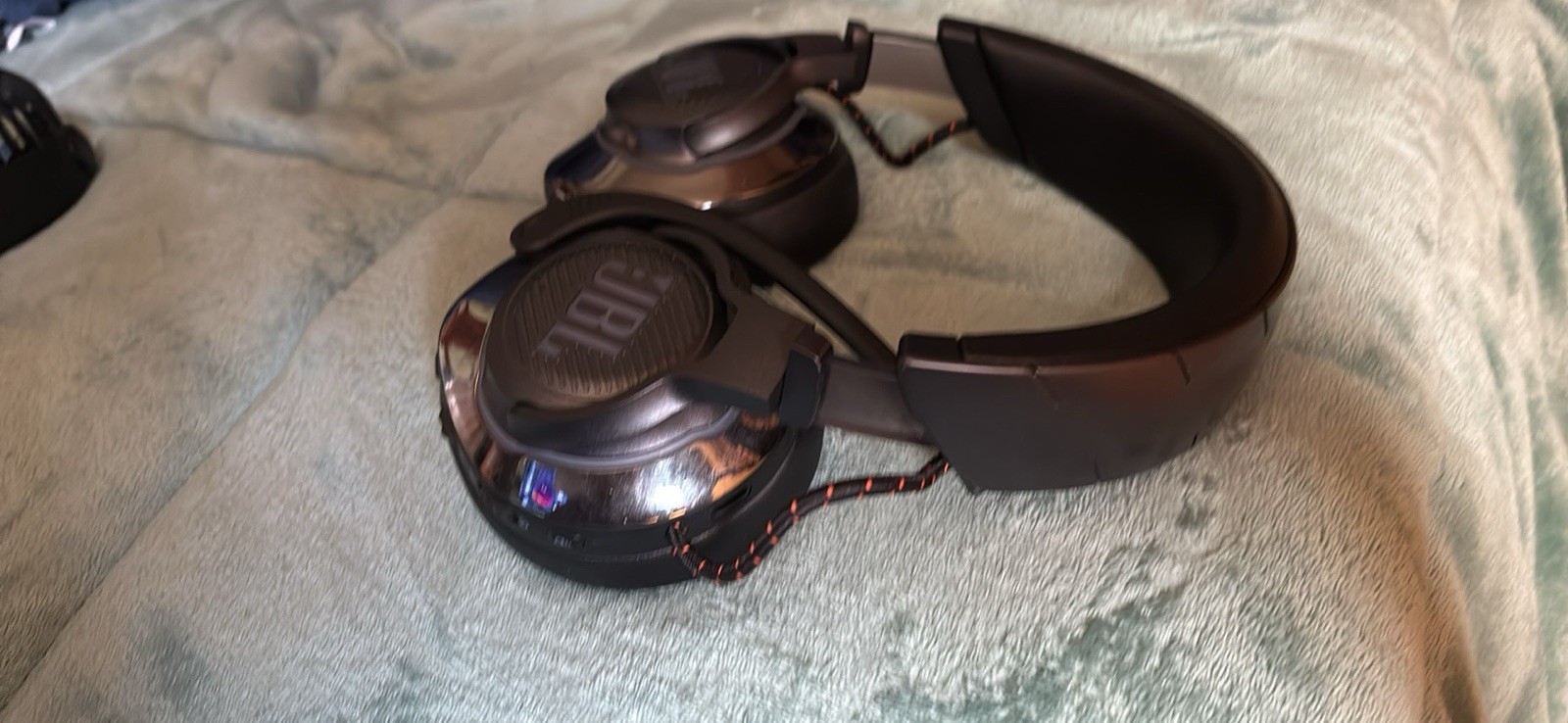 JBL quantum 800 ￼