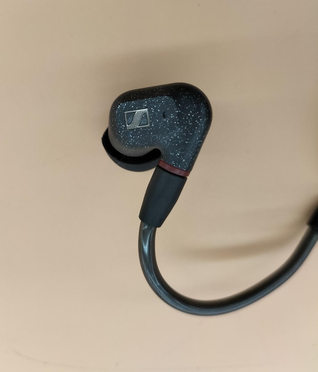 SENNHEISER IE300 Earphones 7mm Driver In-Ear Wired Flexible Earhook