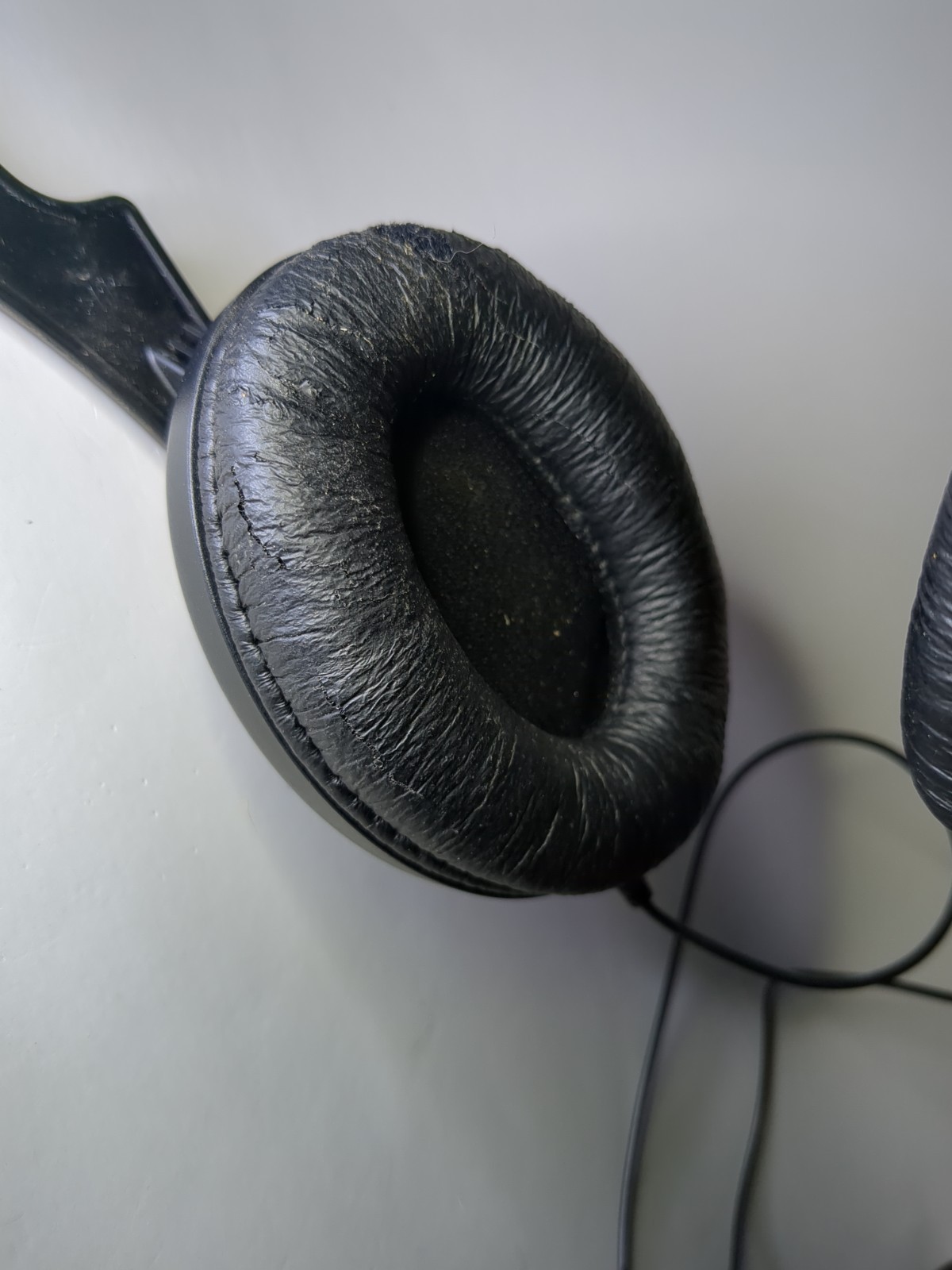 Sennheiser HD 202 Wired Headphones Black 3.5mm Jack Over Ear Tested Works